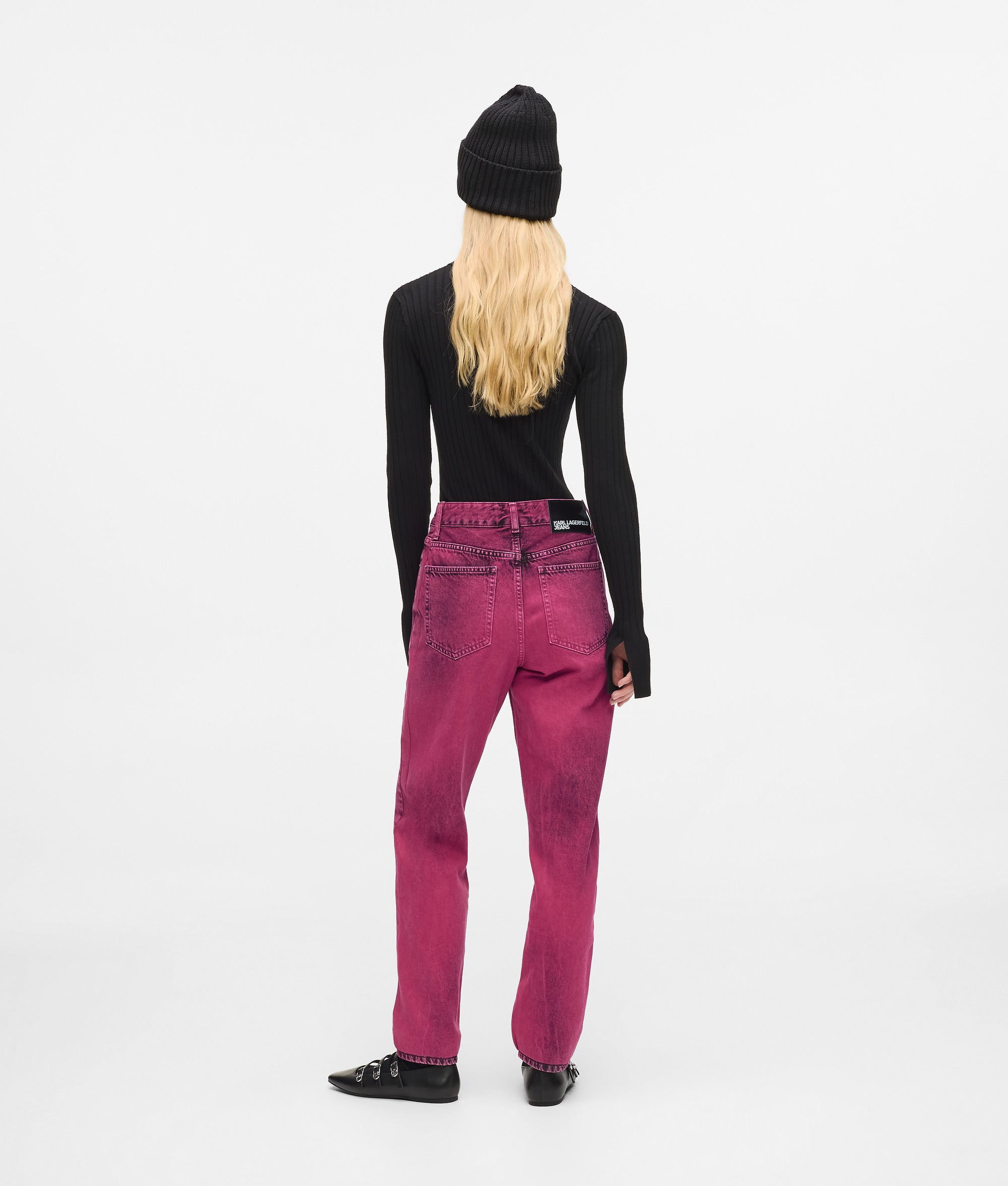 Mom jeans met verfspatten