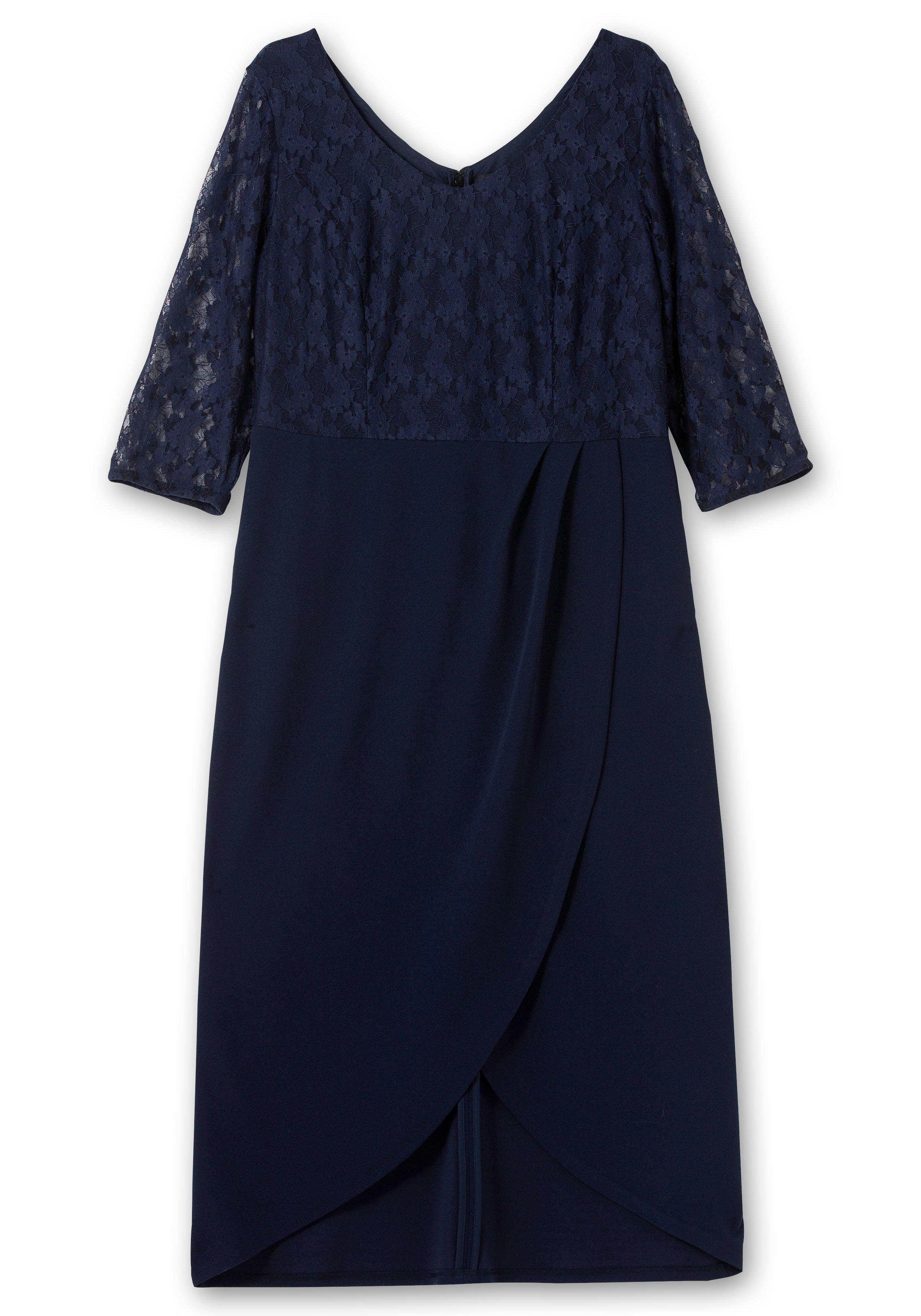 Abendkleid in Wickeloptik, mit Spitze und 3/4 Arm