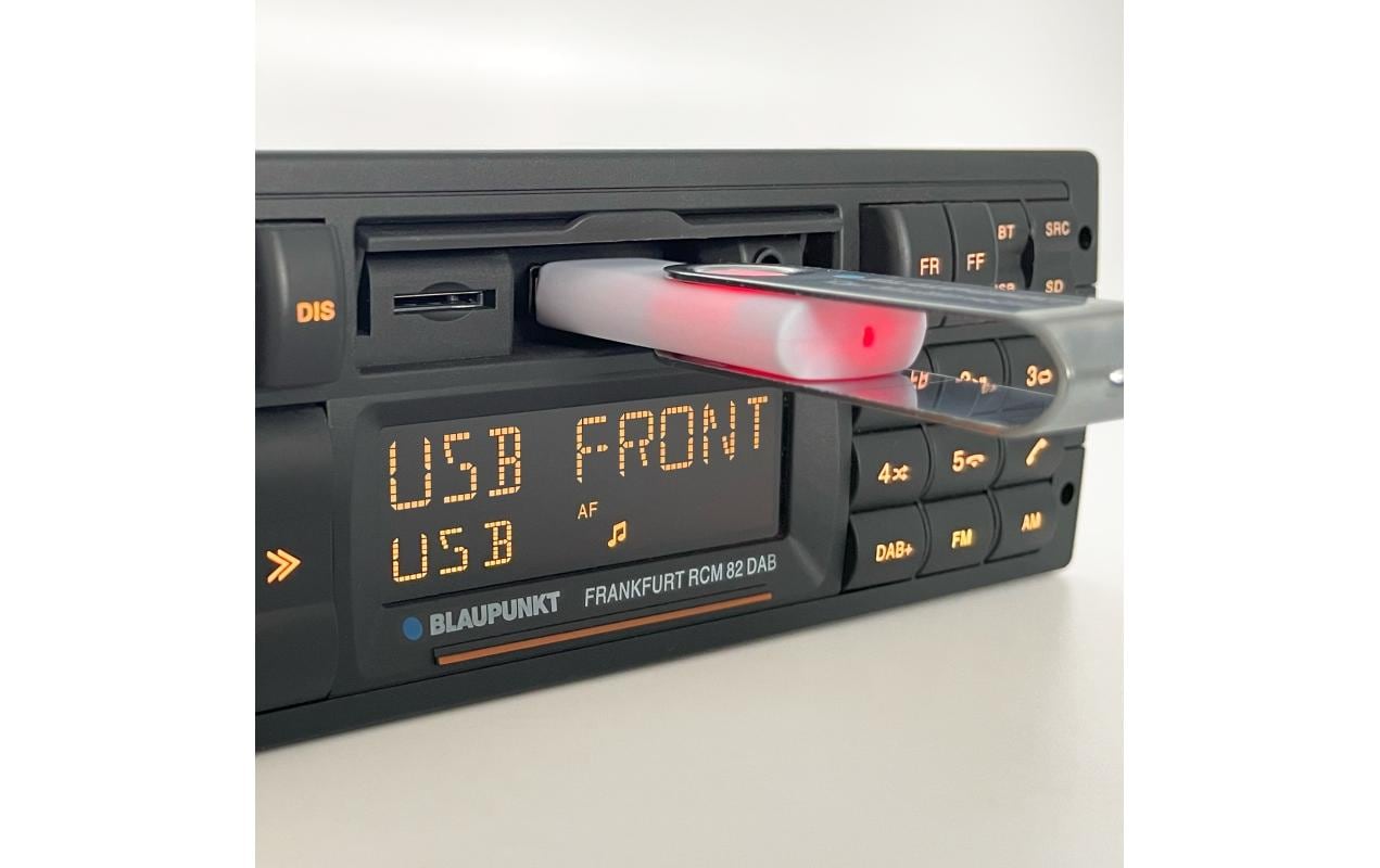 Autoradio Frankfurt RCM82DAB, 1 DIN<br>Das neu aufgelegte Kult-Autoradio aus den 90ern mit modernster Technik und vielen neuen Features