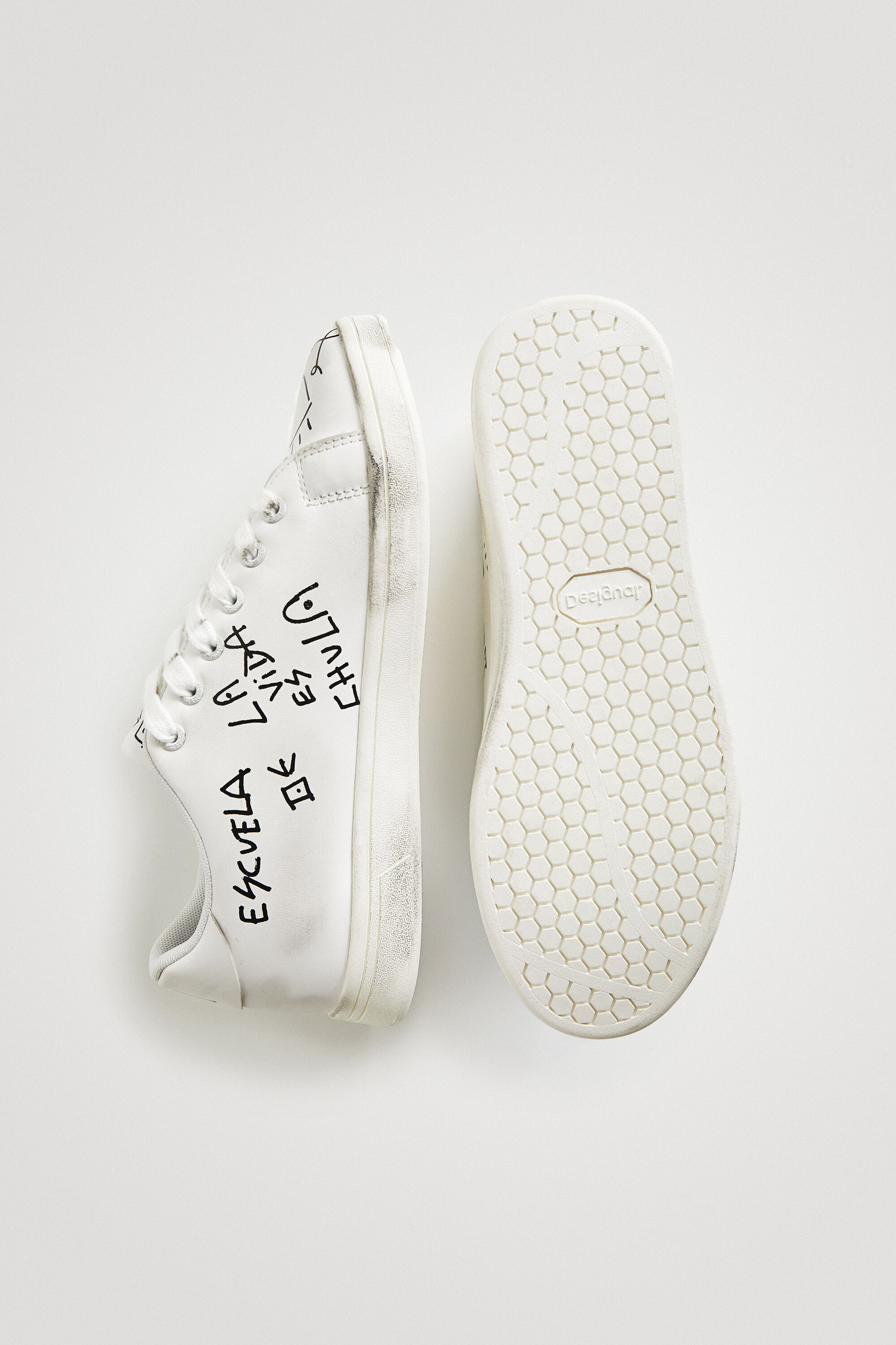 Baskets message au feutre