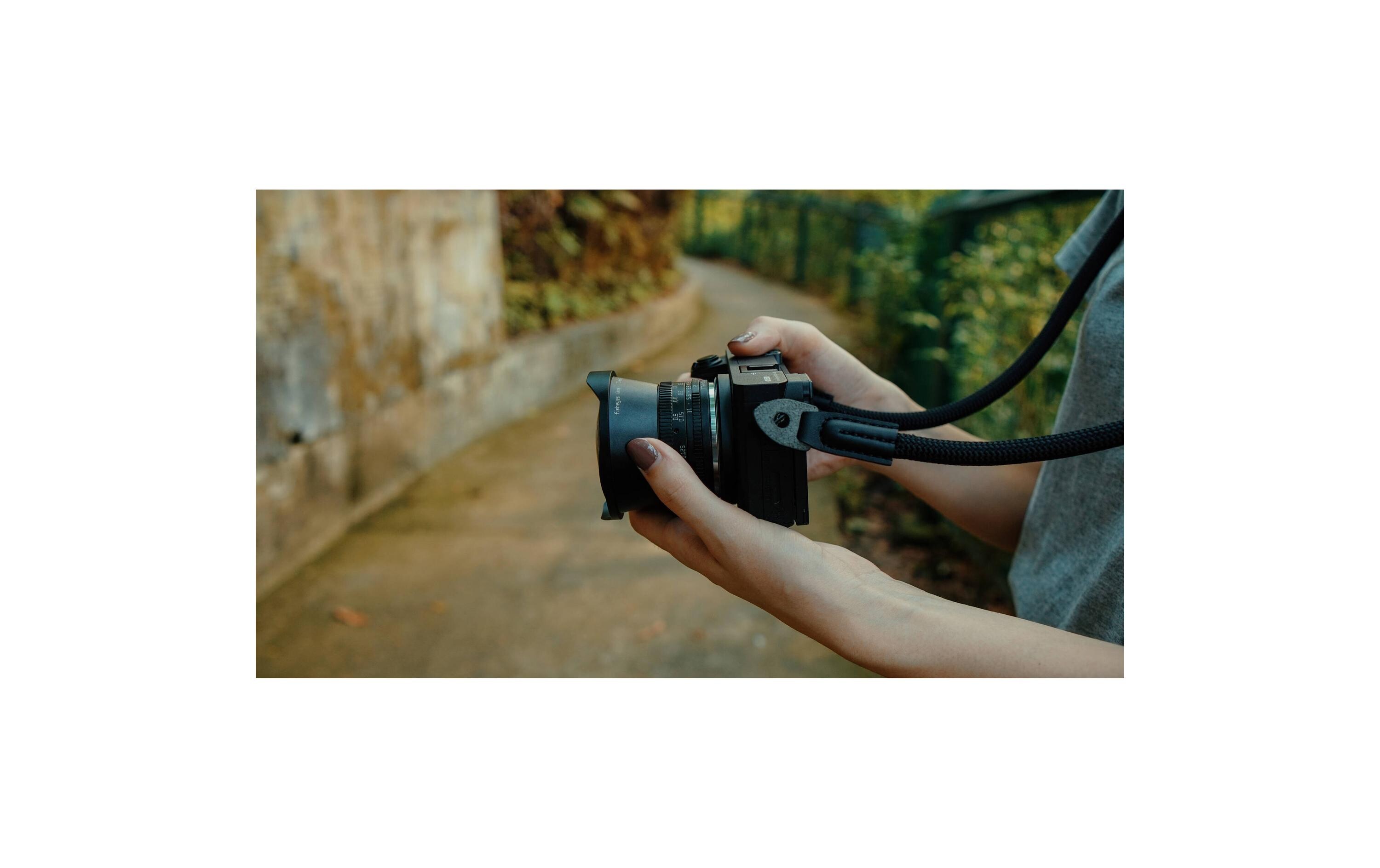 Festbrennweite 7.5mm F/2 Fisheye – MFT<br>Fischaugenobjektiv mit grosser F2.0-Blende