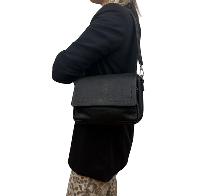 DSTRCT 388230 Black