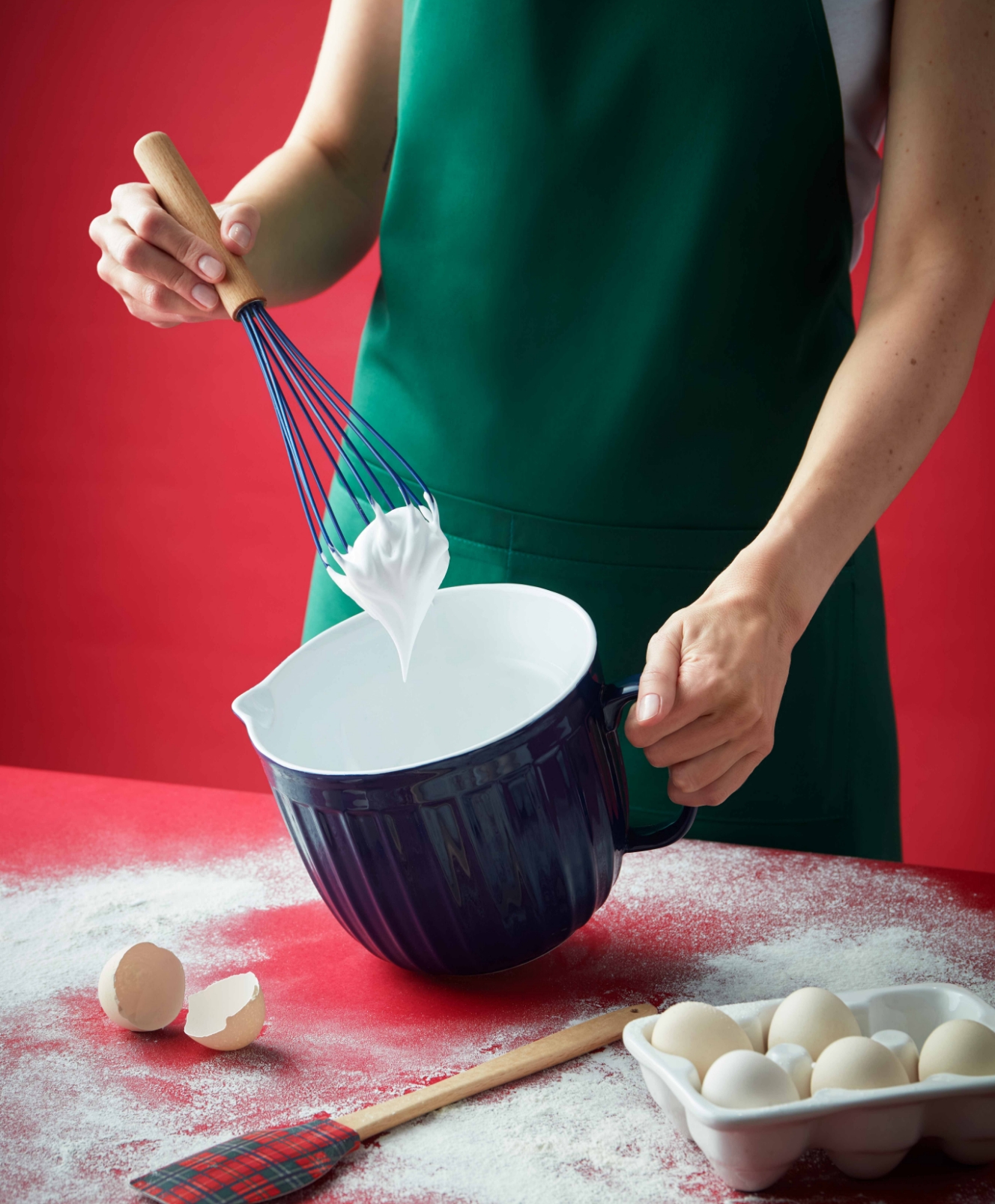 Backset: Schüssel, Spachtel und Schneebesen