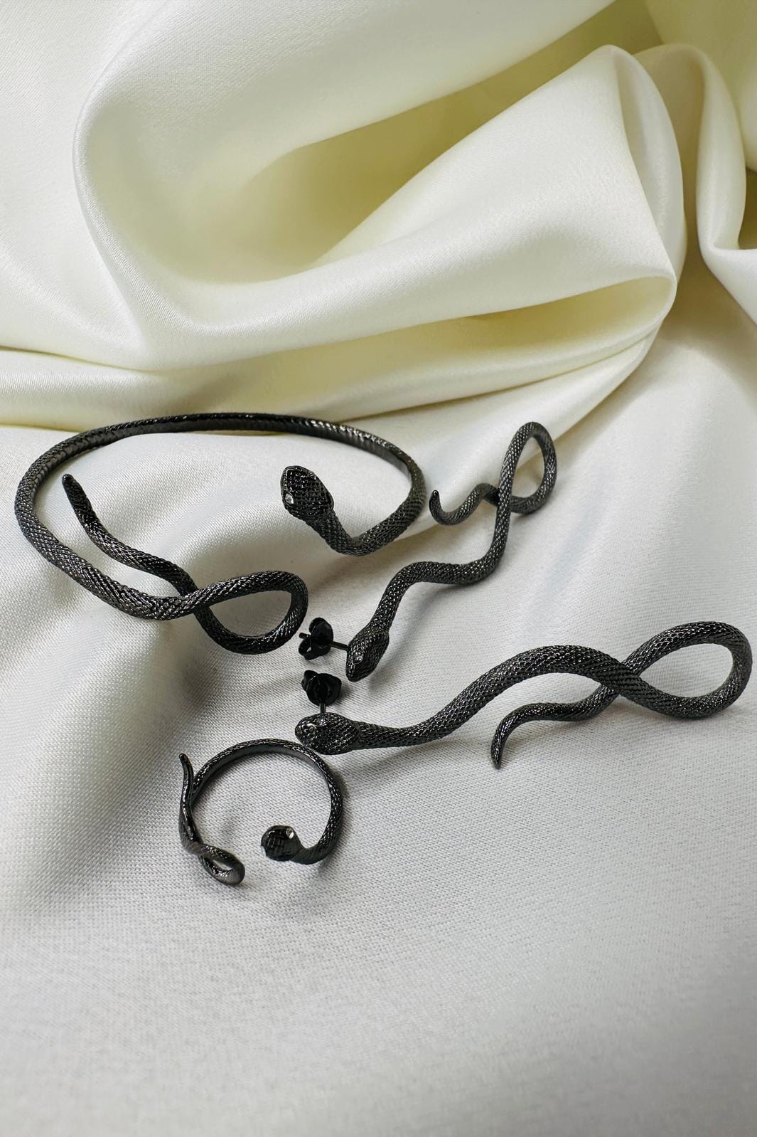 O element Poison Snake Baracelet black