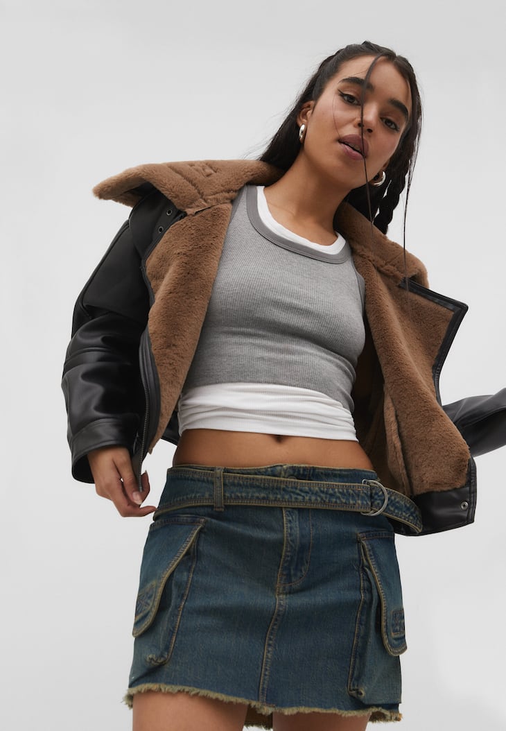 Minissaia cargo em jeans com cinto