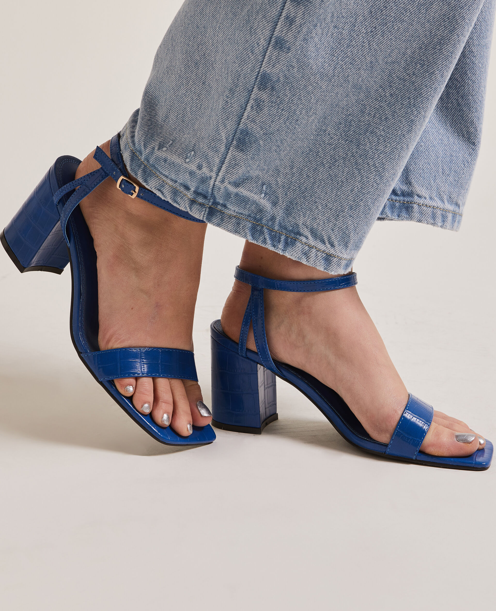 Sandales à talon effet croco - Bleu marine