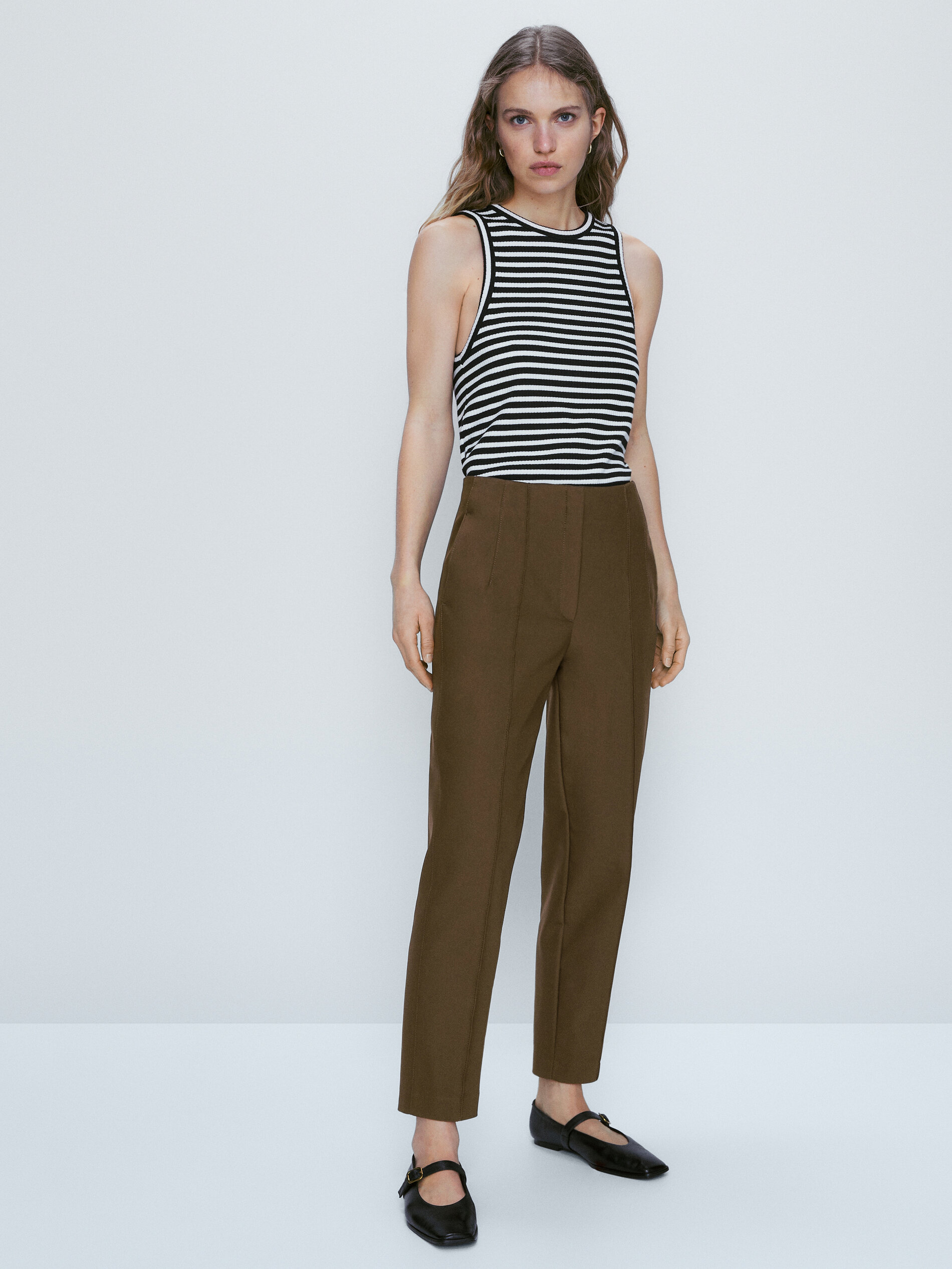 Calça técnica slim fit com pesponto - CÁQUI ESCURO