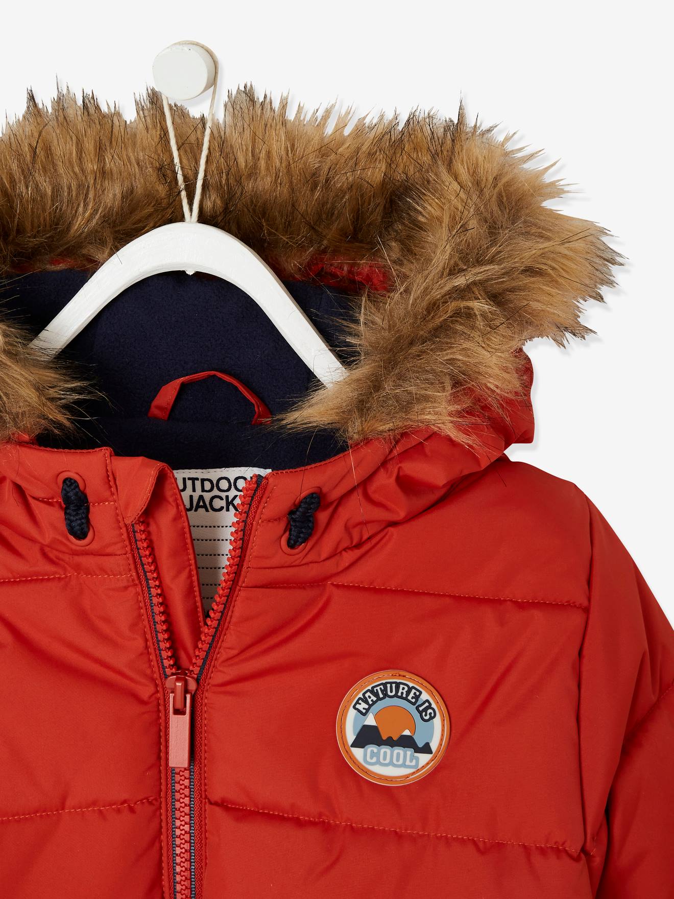 Jaqueta acolchoada com capuz e forro de lã polar laranja liso tamanho médio com estampas.