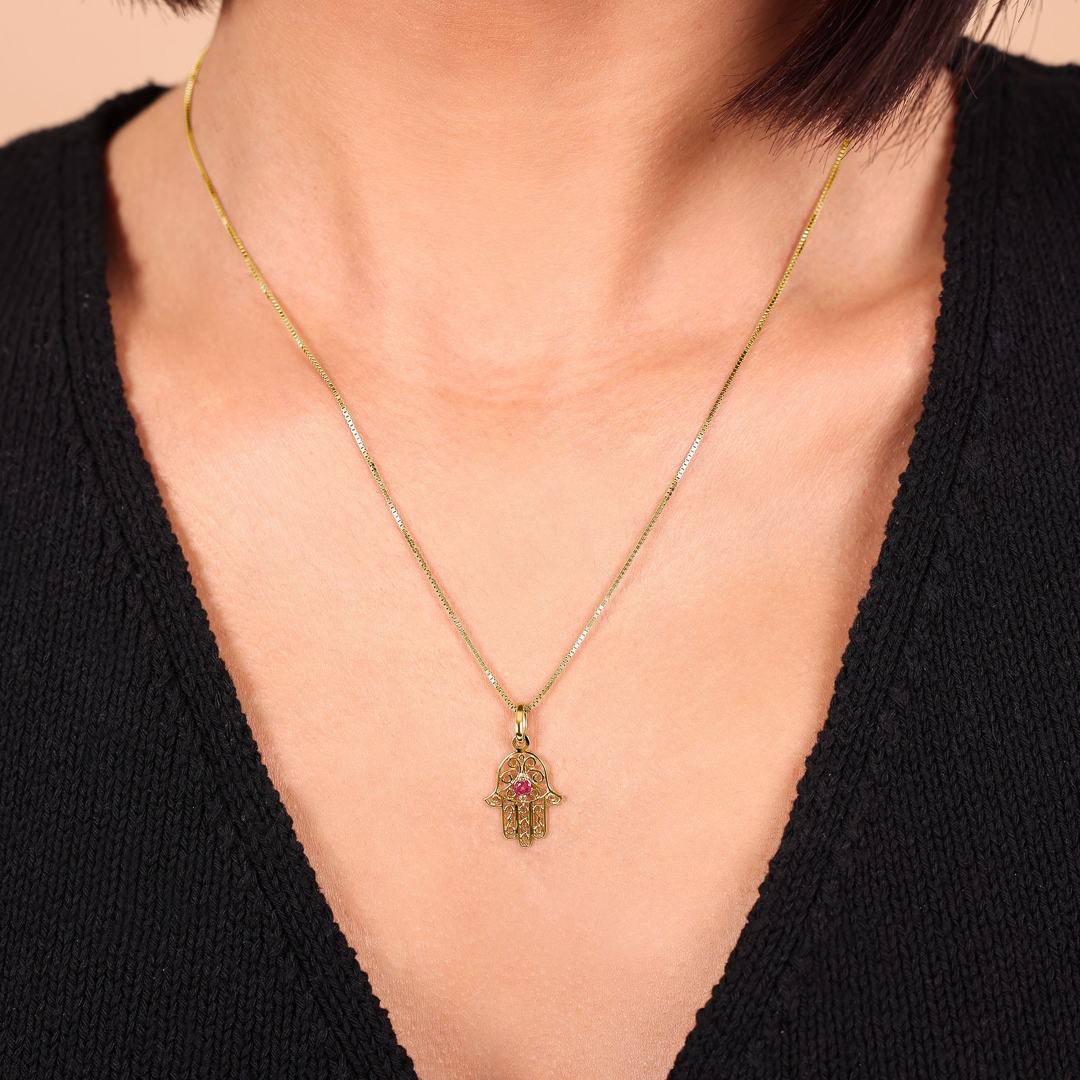 Anhänger 750/18 K Gelbgold Fatima-Hand mit Rubin