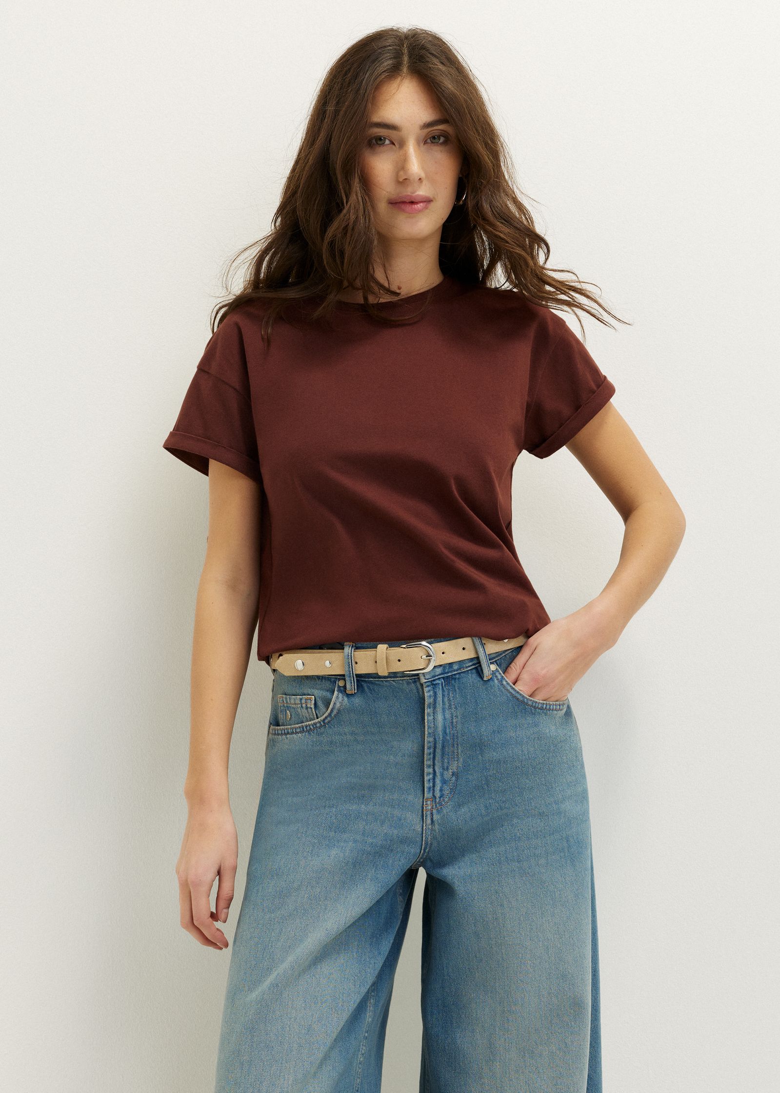 Basic T-shirt met opgerolde mouw