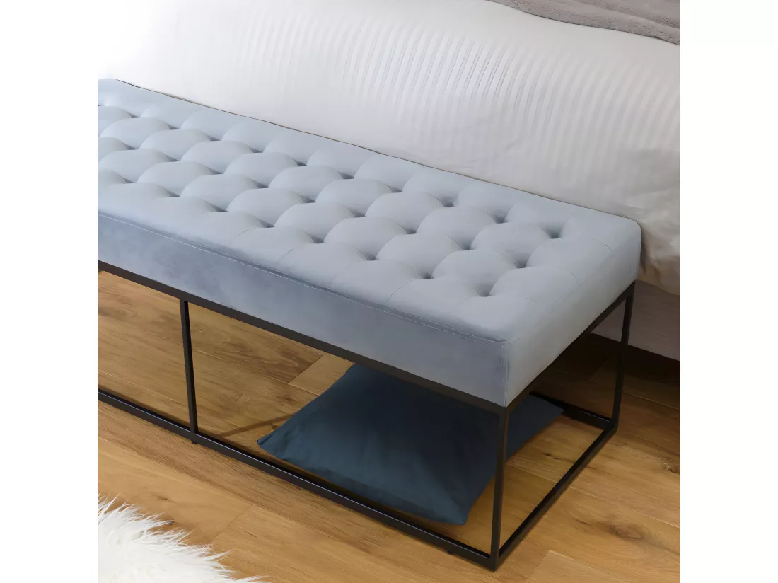 ALBANE - Banc en velours bleu clair capitonné structure métal noir