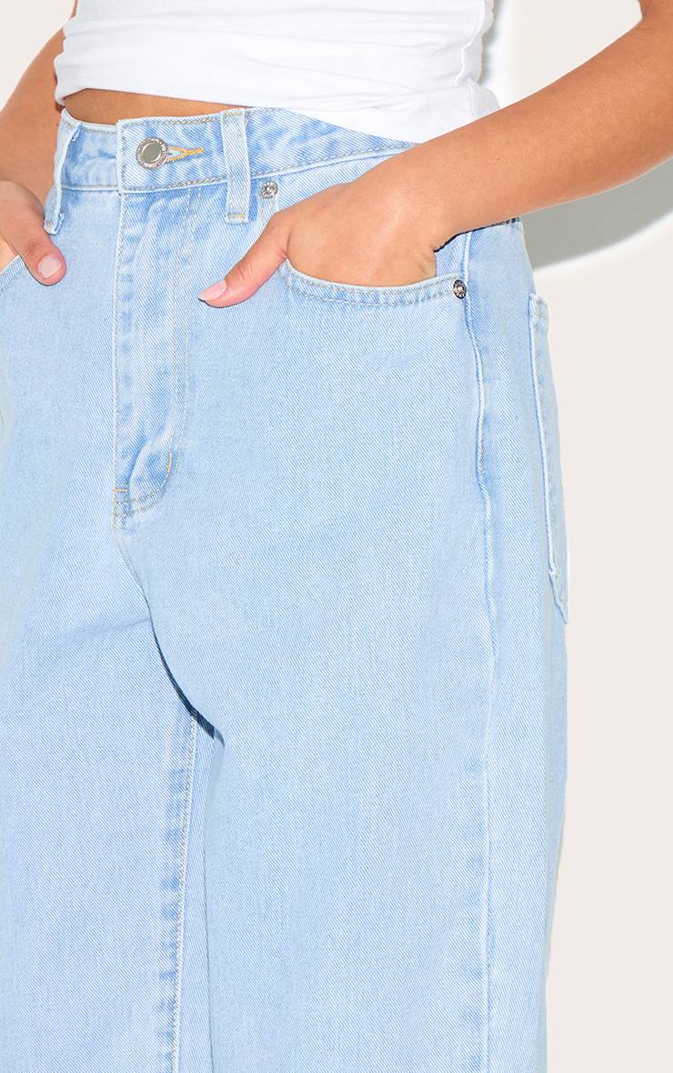 Bleu Clair Prettylittlething Petite Jean Mom Taille Haute
