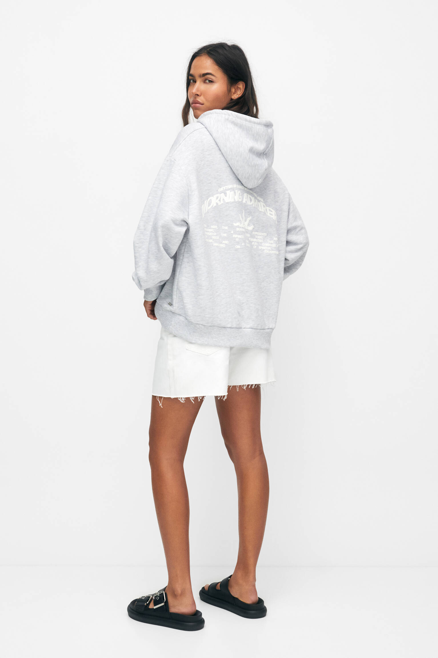 MOLETOM COM CAPUZ ESTAMPADO OVERSIZED - COR CLARA