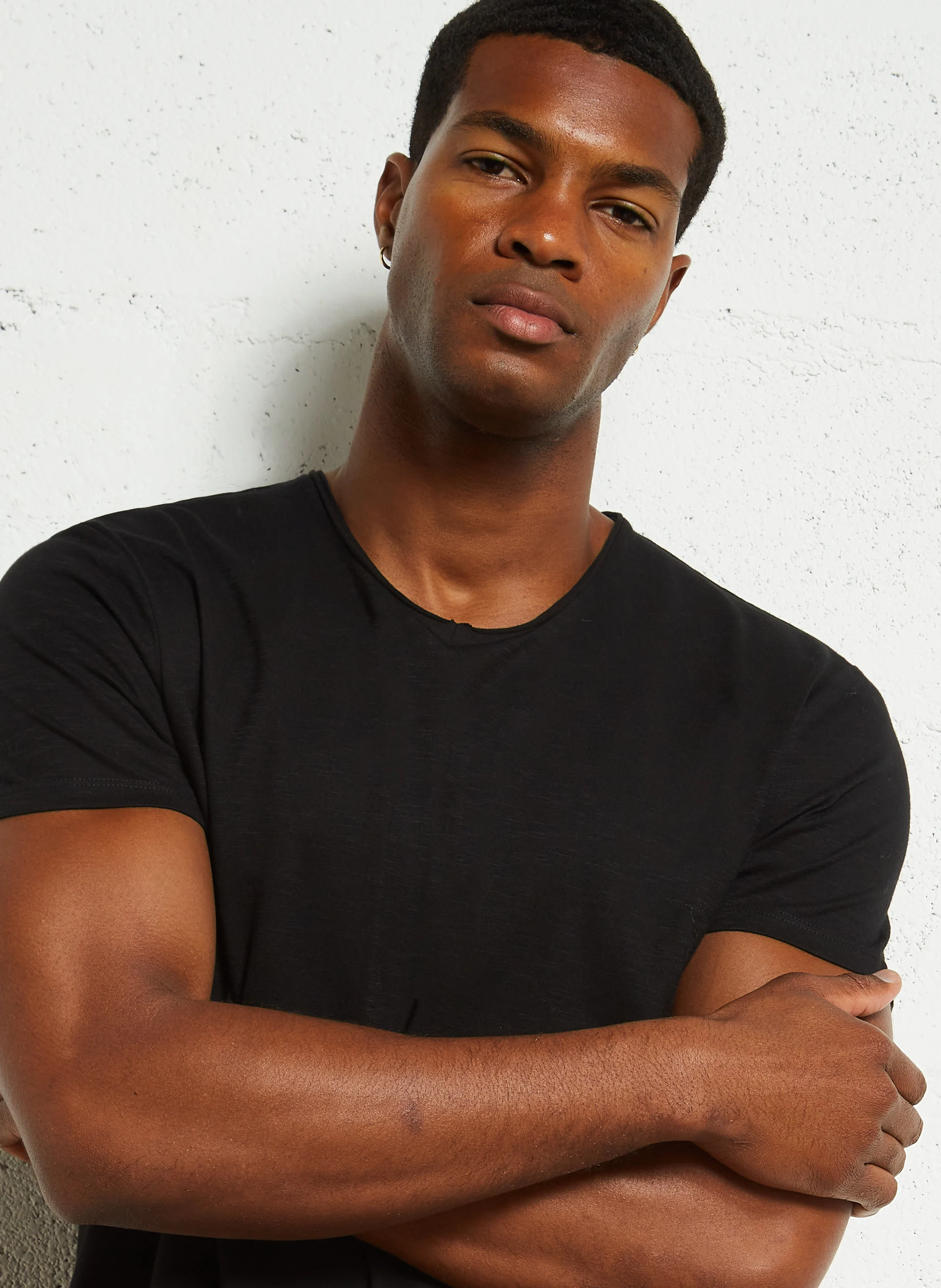 Tee-shirt col V regular-fit en coton | Noir