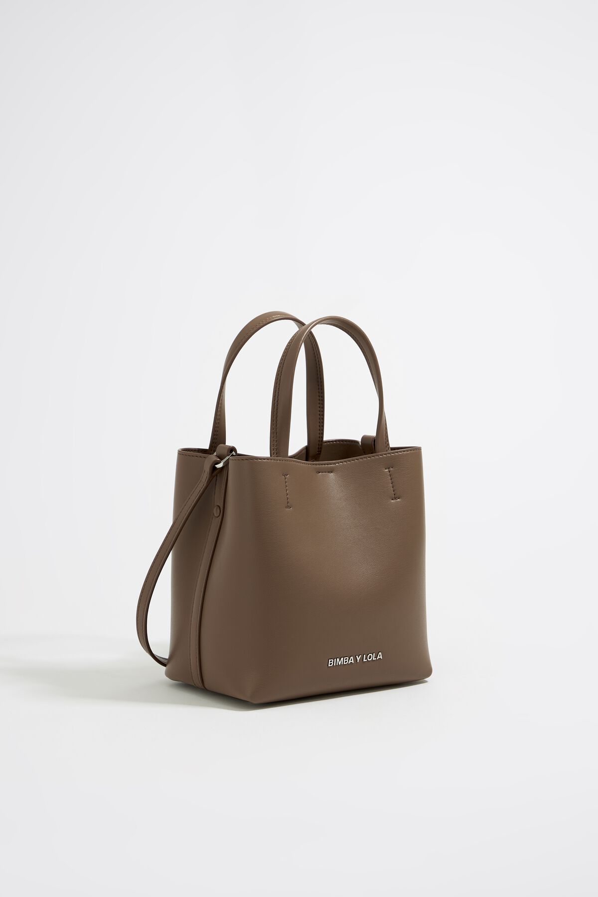 Bolsa pequena Chihuahua em couro taupe escuro.
