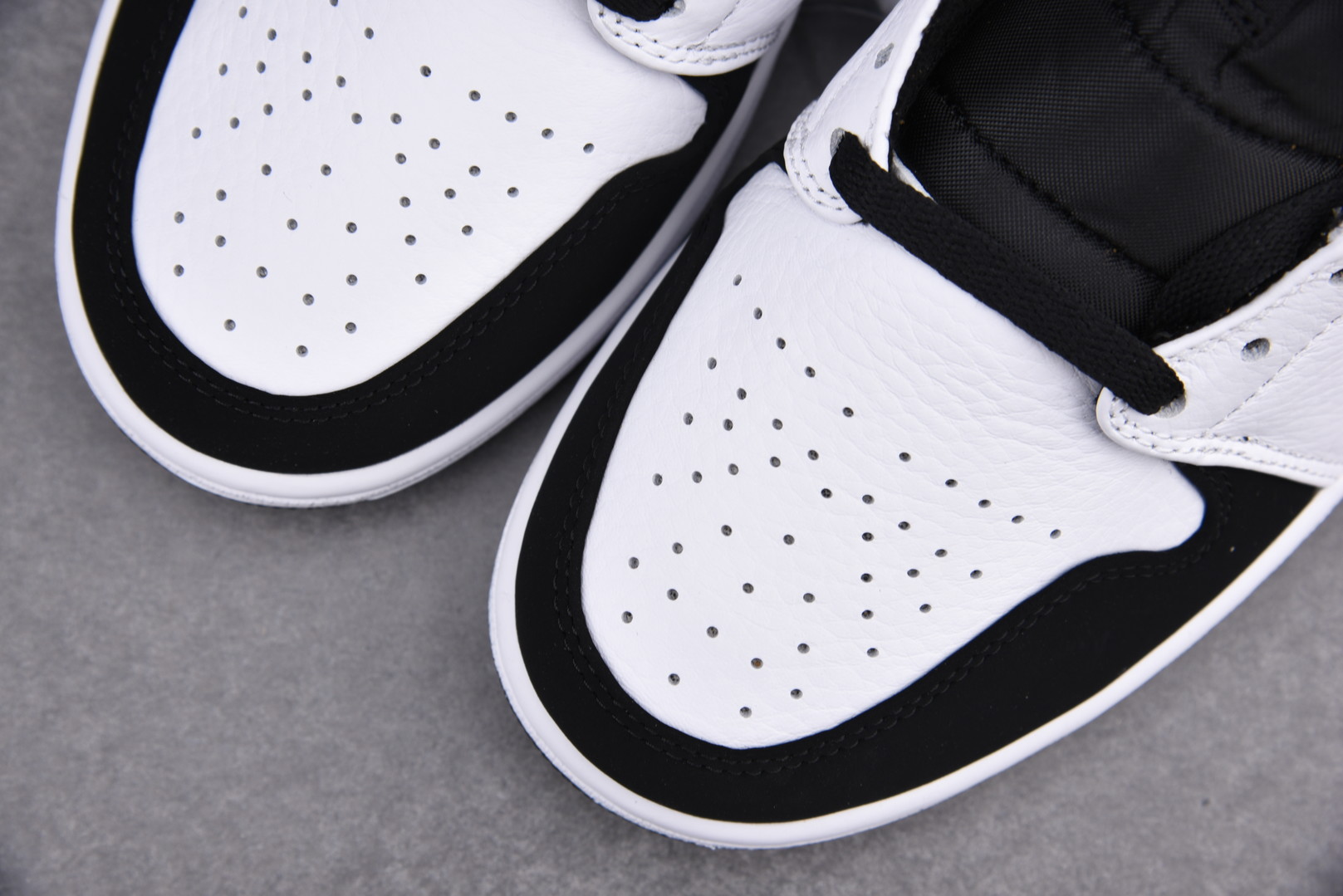 Jordan 1 Mid White Black