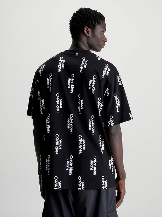 Camiseta de modelagem folgada com estampa por toda a peça.