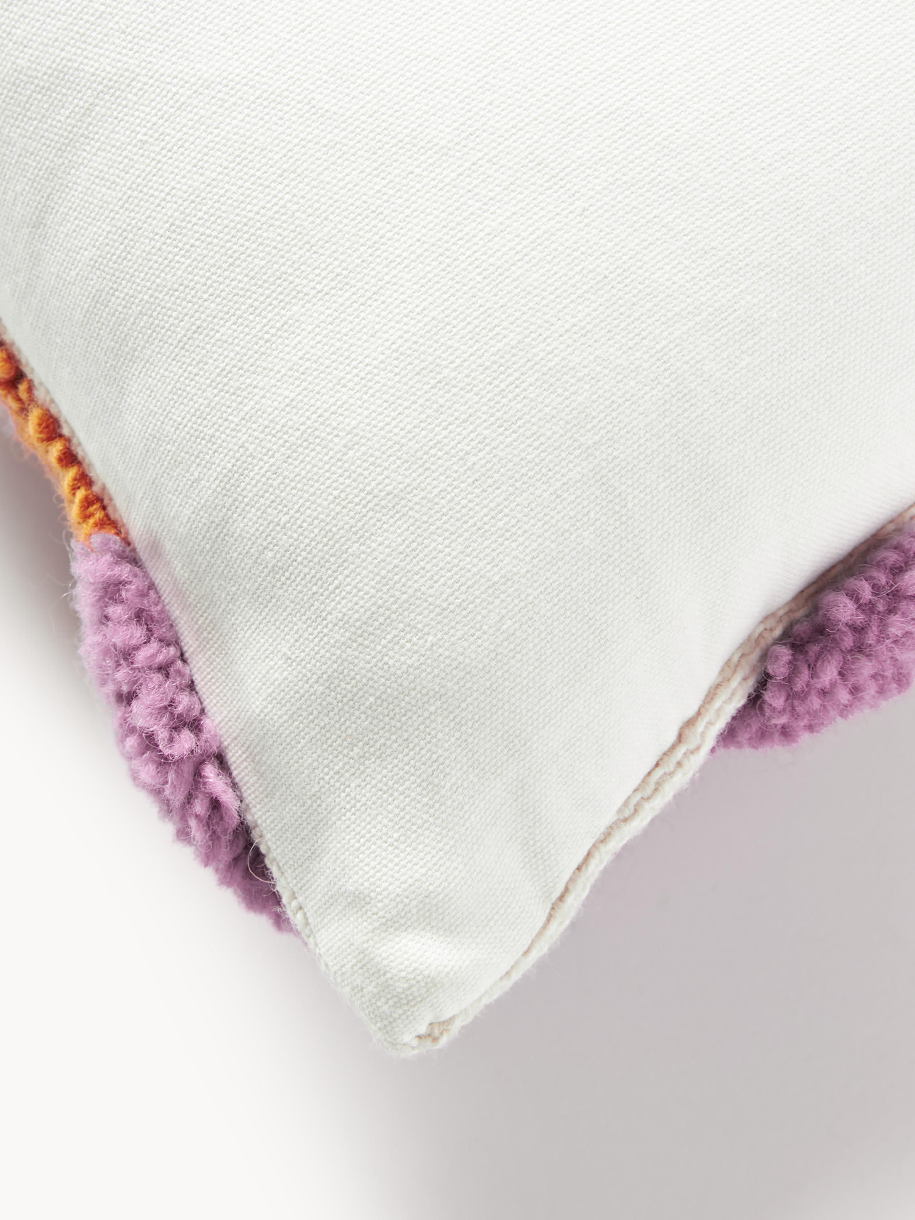 Handgetufte XL kussenhoes Jiri met getufte design