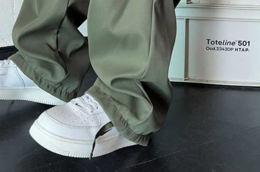 Fushet - Effen cargobroek met elastische taille en rechte pijpen