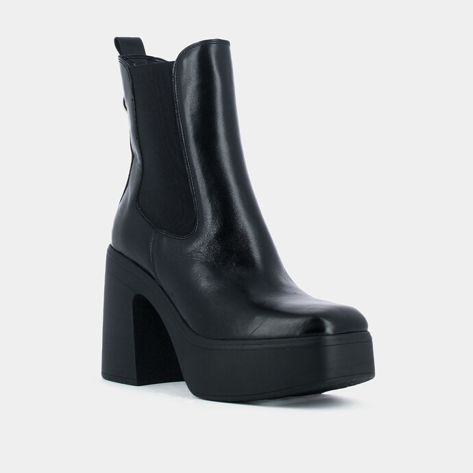 Bottines à talons et plateformes  en cuir noir