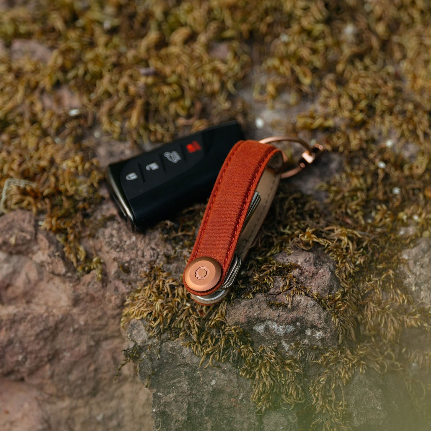 Orbitkey 2.0 Waxed Canvas Keyholder brick red