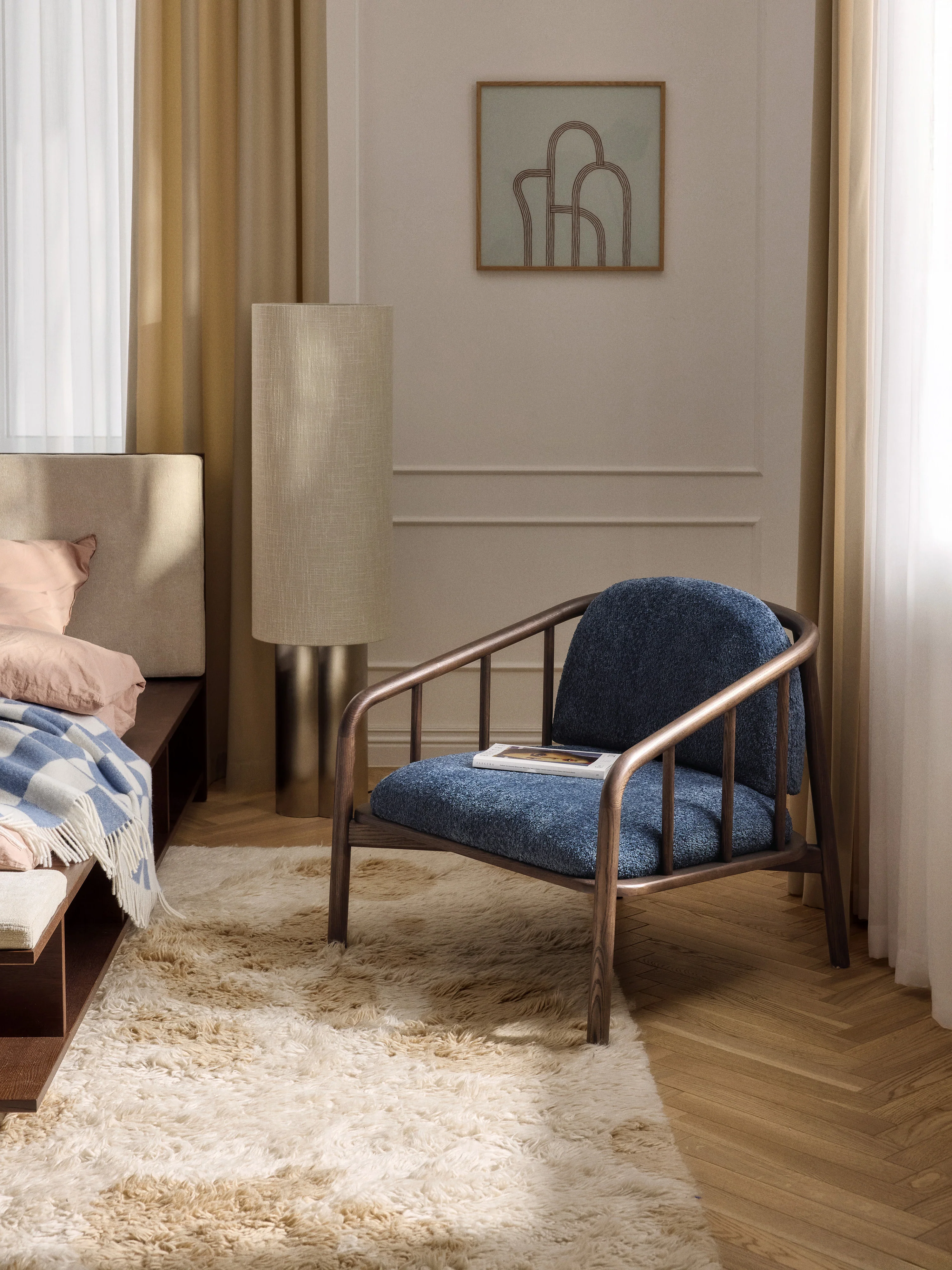 Loungefauteuil Balin van essenhout met teddy-bekleding