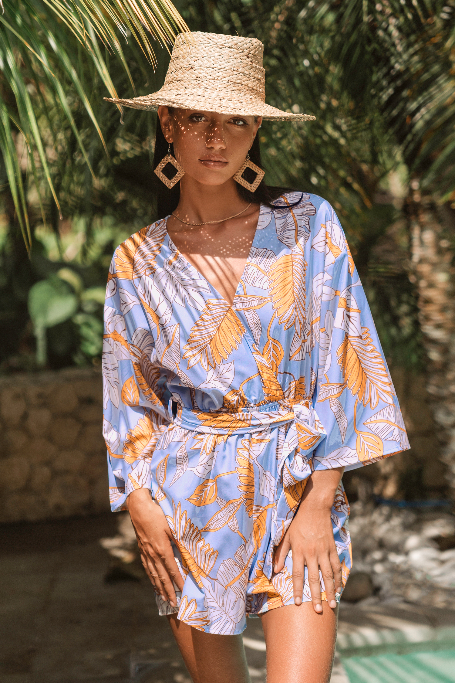 Combishort à ceinture et à imprimé palmiers tropicaux