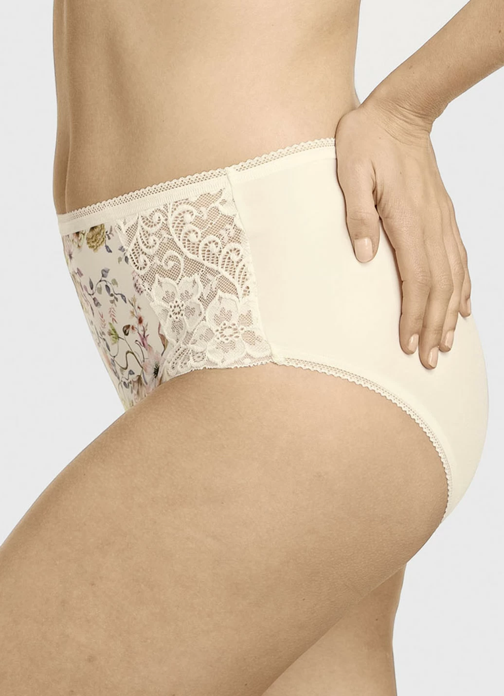 Miss Mary Slip mit farbharmonischem Floraldessin