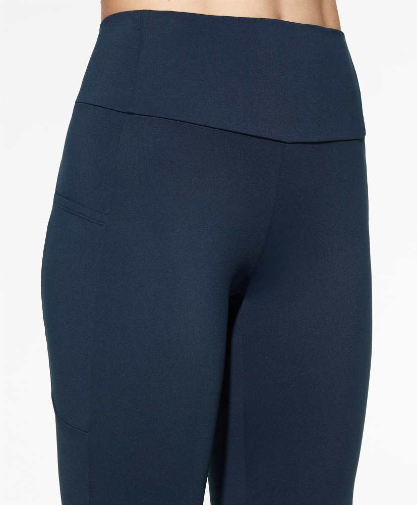 Calças Comfortlux boca de sino com bolsos