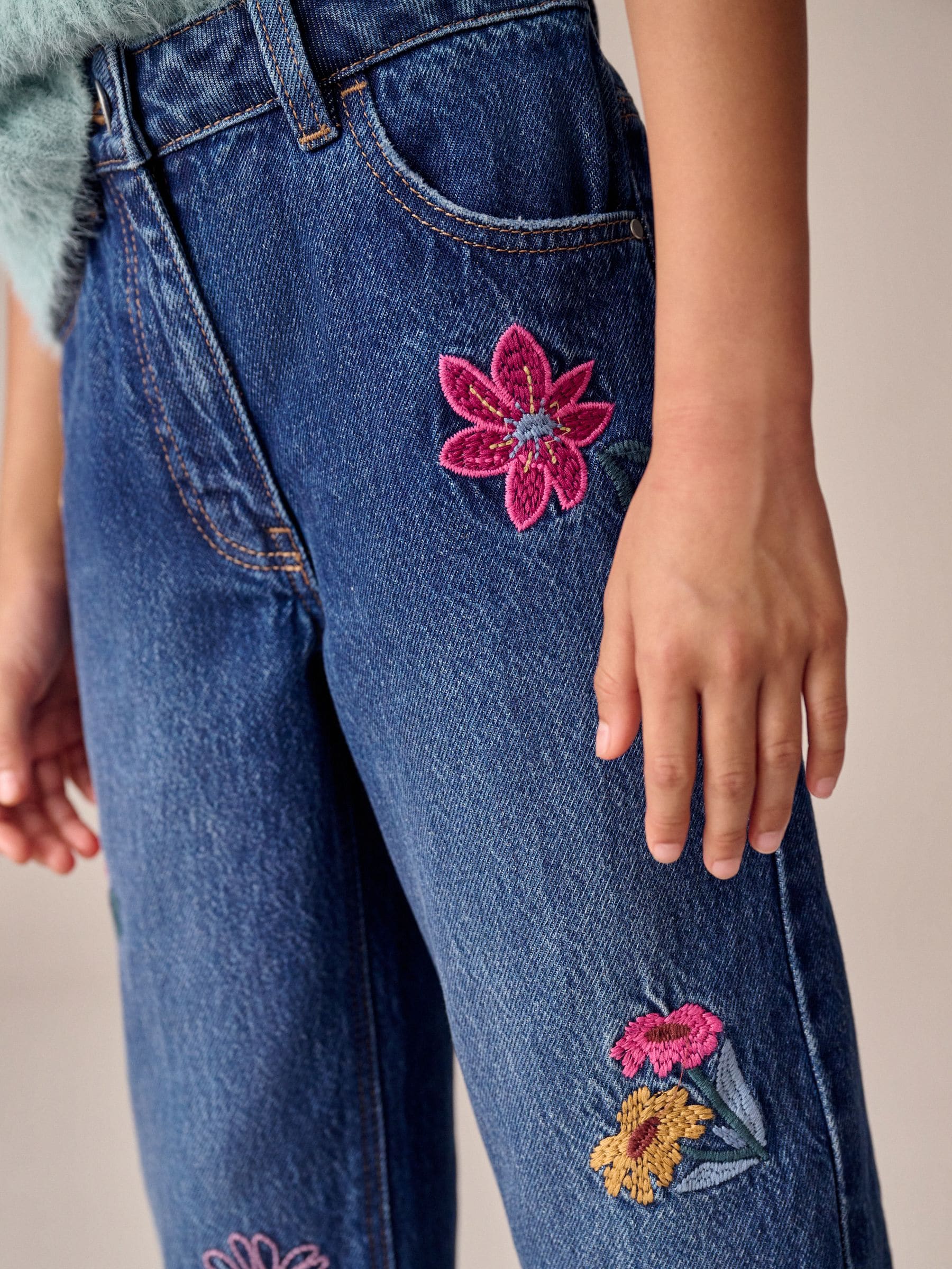 Normaal blauw - Jeans met rechte pijpen en bloemenborduursel (3-16jr)
