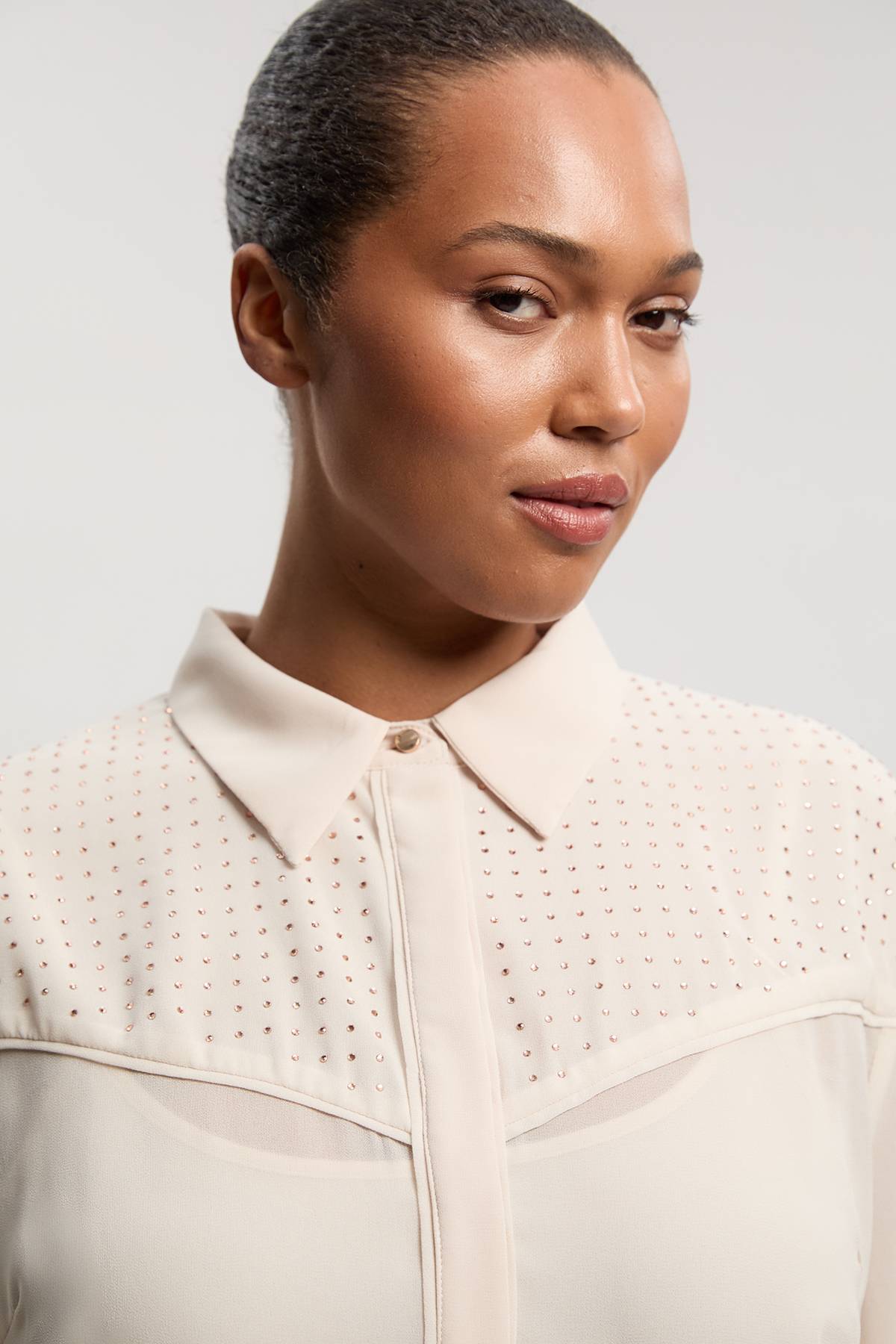 KarenMillen Chemise Tissée À Manches Longues Avec Clous Thermocollants Grande Taille