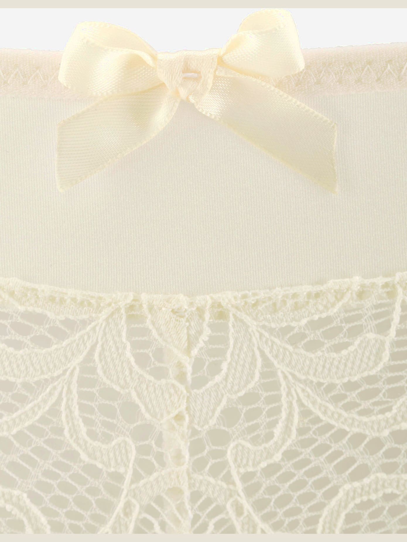 Panty féminin en dentelle aspect résille