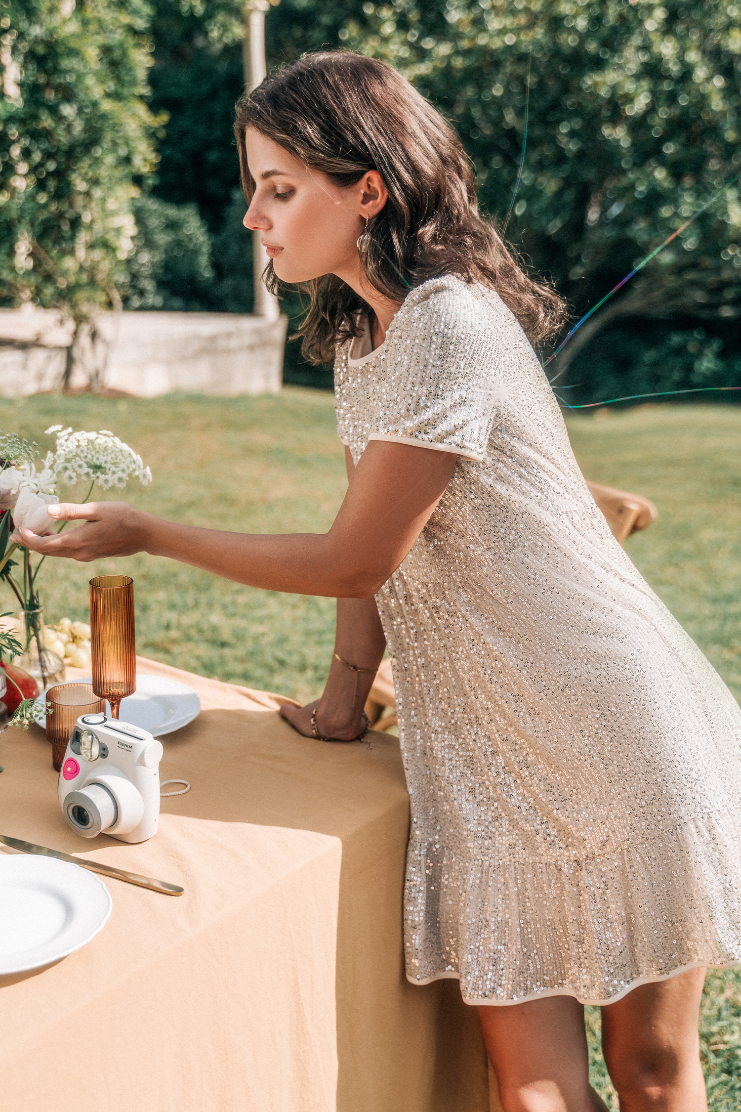 Robe mini à manches courtes et ourlet à volants