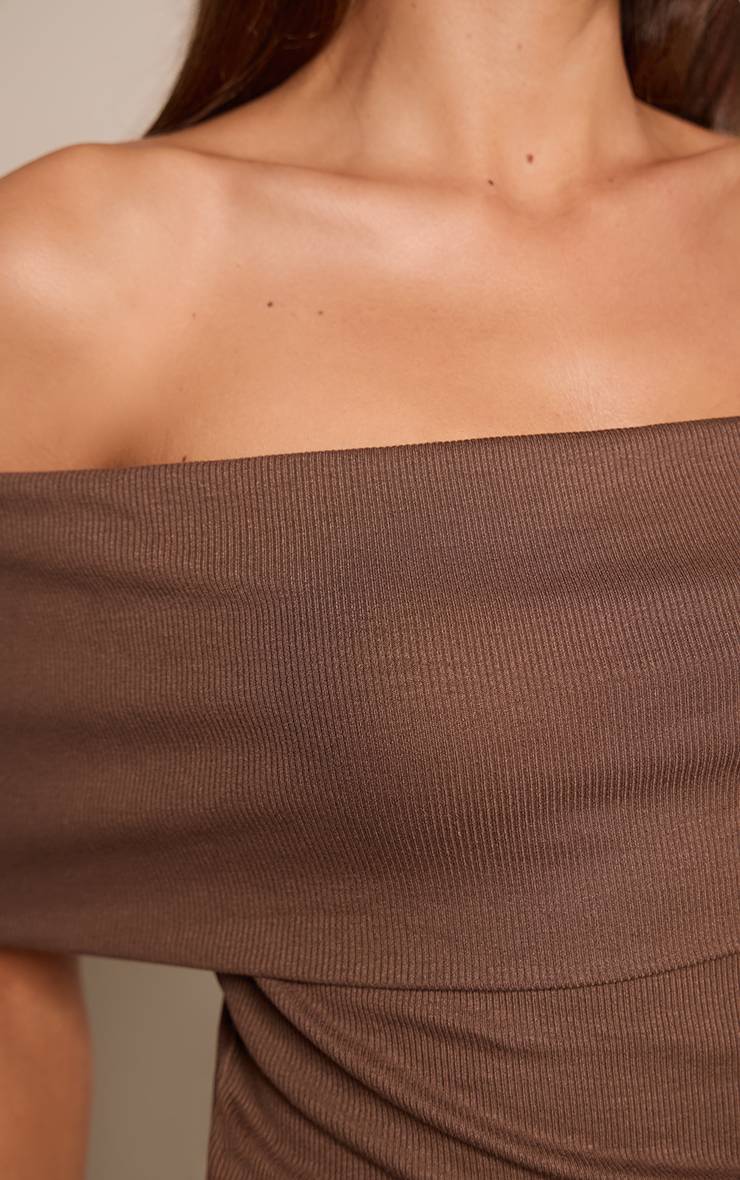 Chocolat Haut Bardot Côtelé Doux Avec Détail Col Rabattu