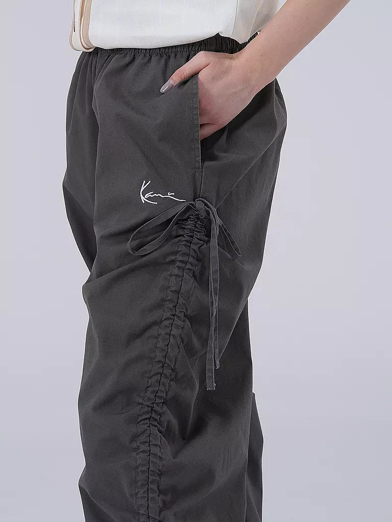 KARL KANI Hose Jogging Fit  grau