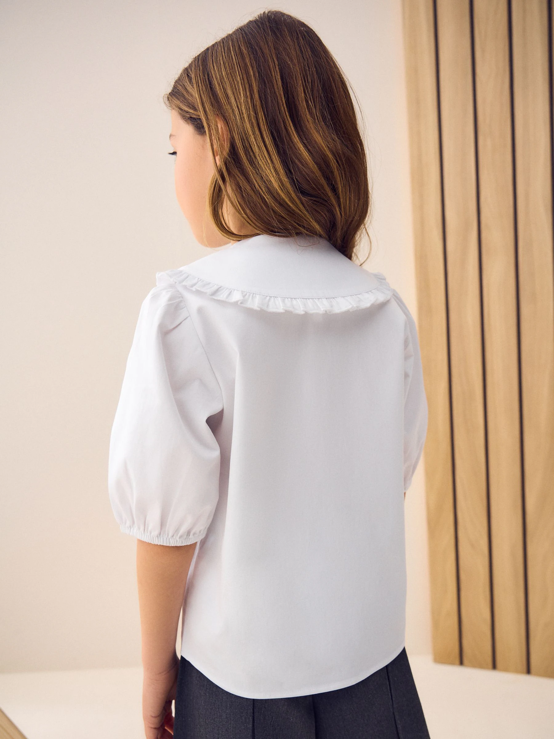 Wit - Schoolblouse met klittenbandsluiting, kraag met ruches en hoog aandeel katoen (3-14jr)