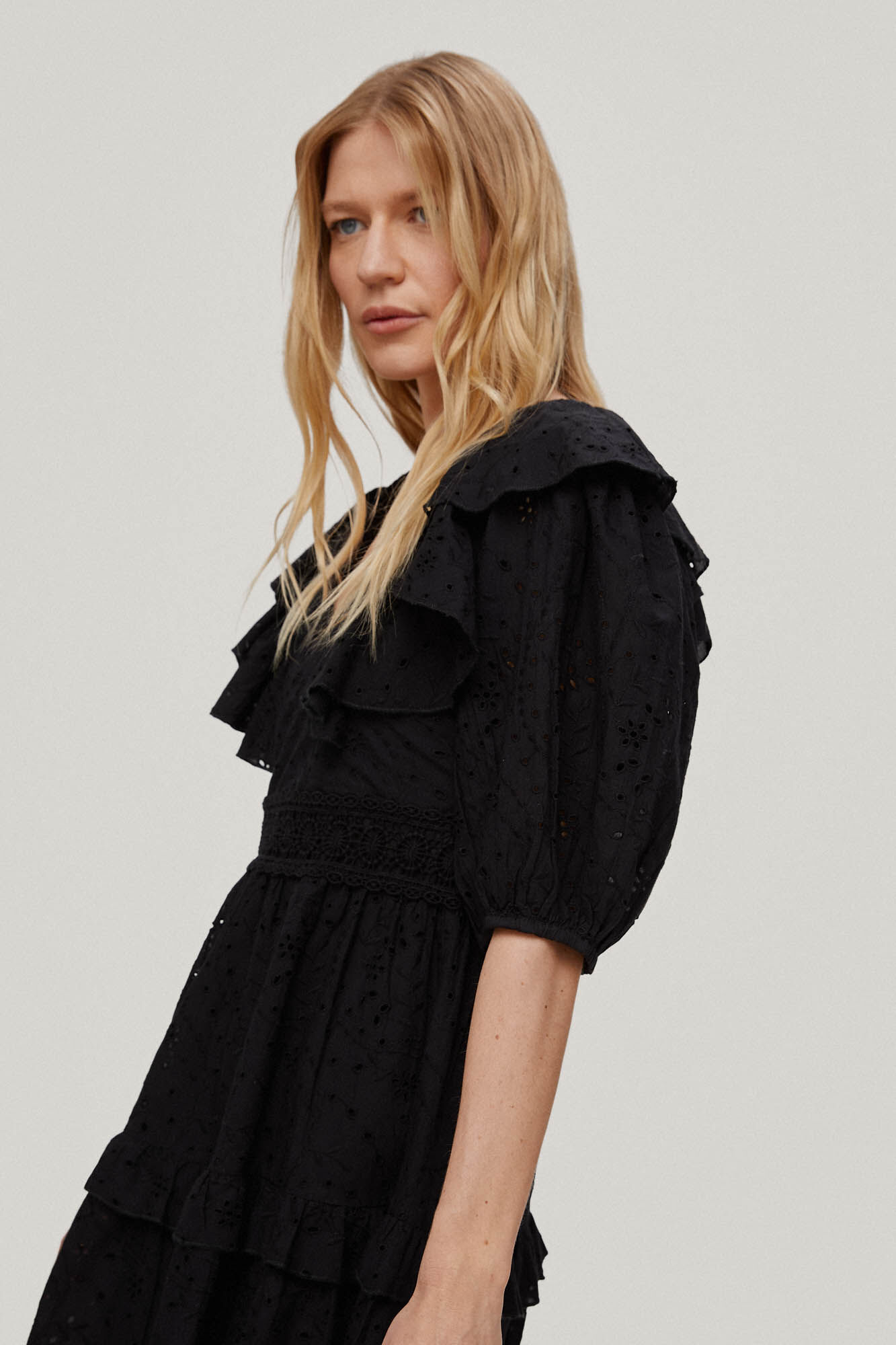 Vestido de malha bordado - Preto