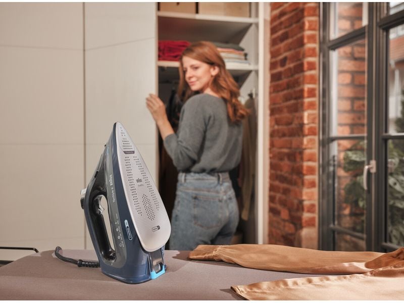 Braun Dampfbügeleisen TexStyle 9 SI 9684 DB Bügeleisen mit einer Leistung von 2400 Watt