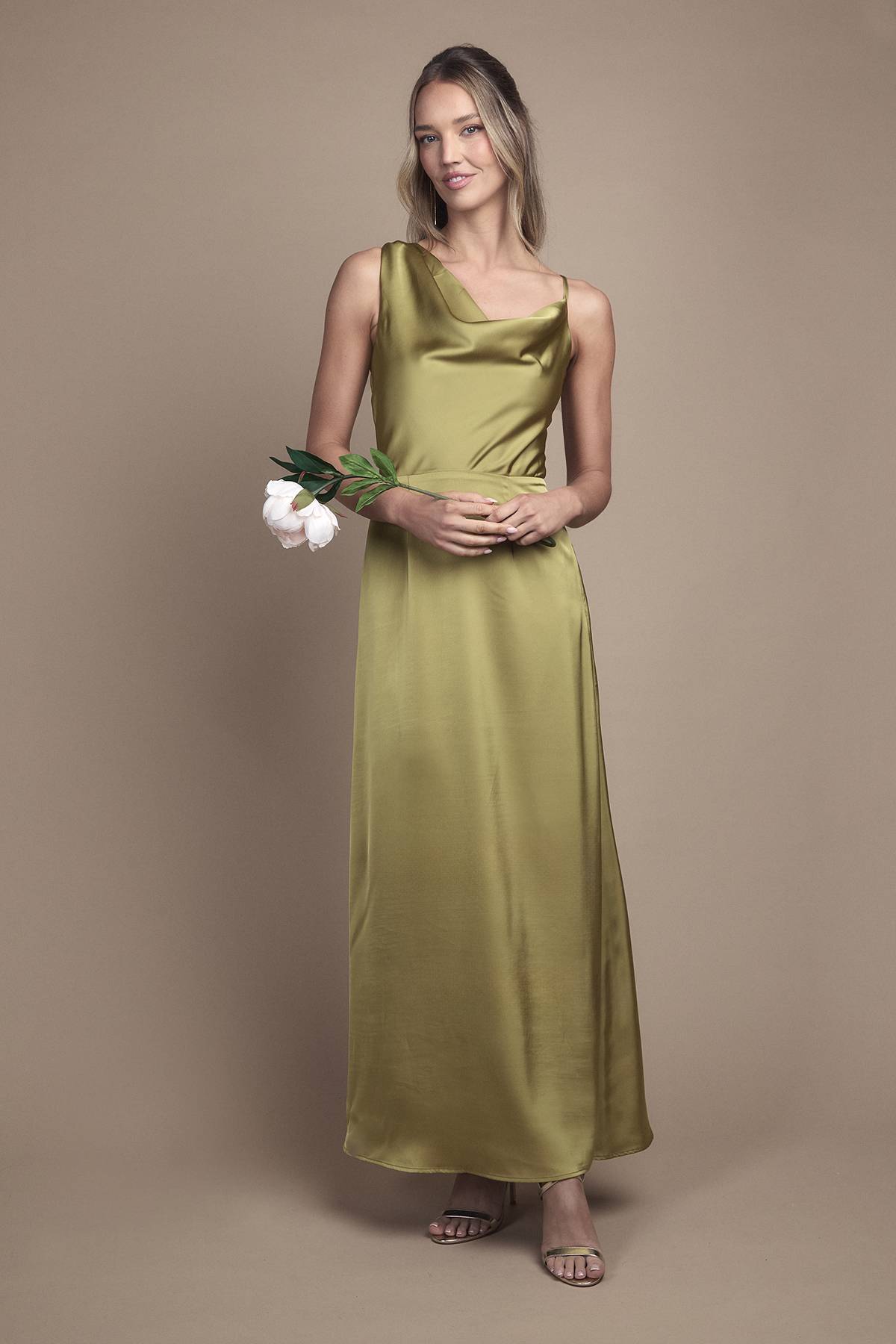 Oasis Robe Longue de Demoiselle d'Honneur à Col Bénitier et Bretelles