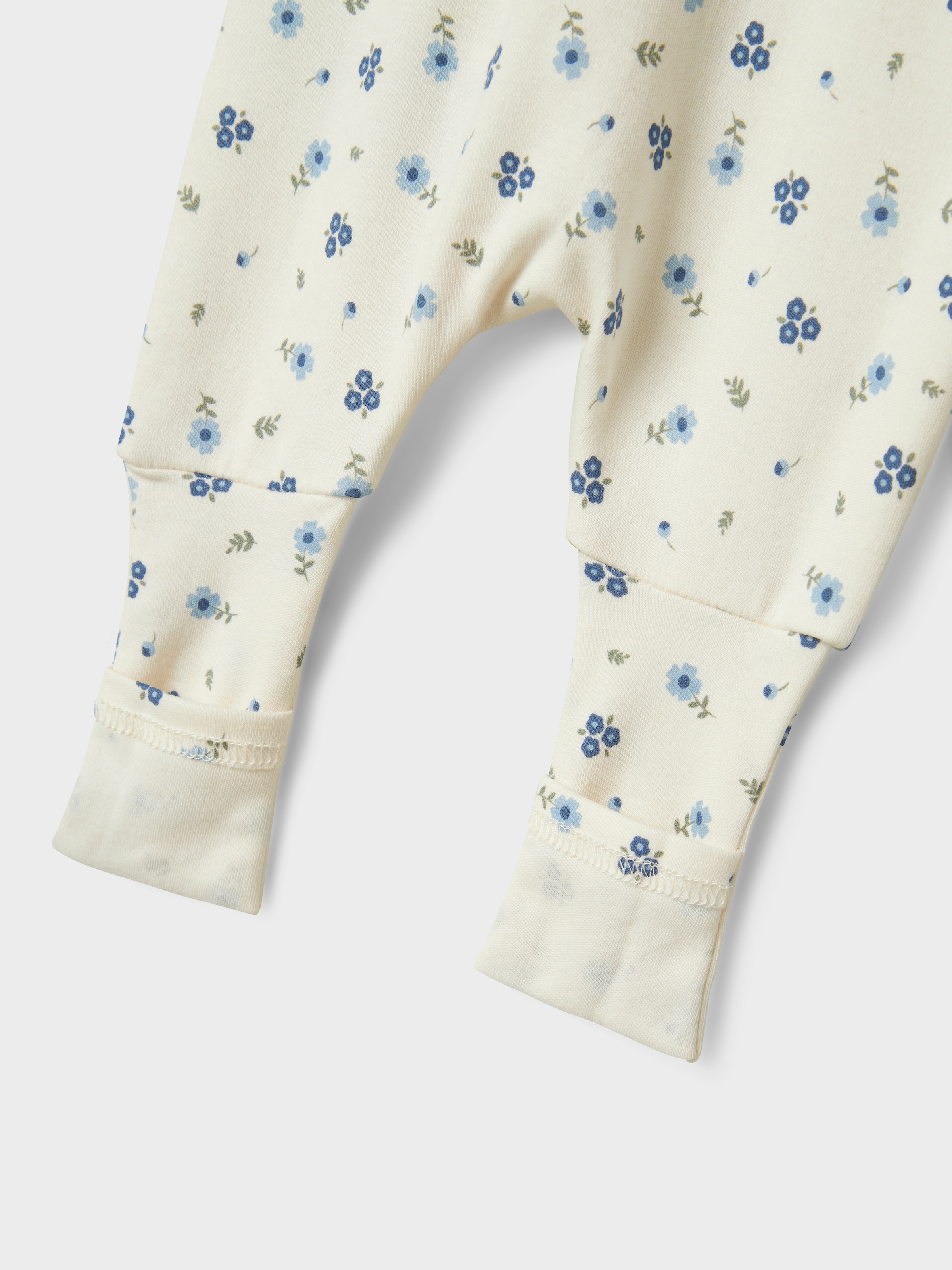 Name It Pyjama »NBFNIGHTSUIT 2P ZIP FF JET FLOWER NOOS« Packung, 2 Stk. tlg.,