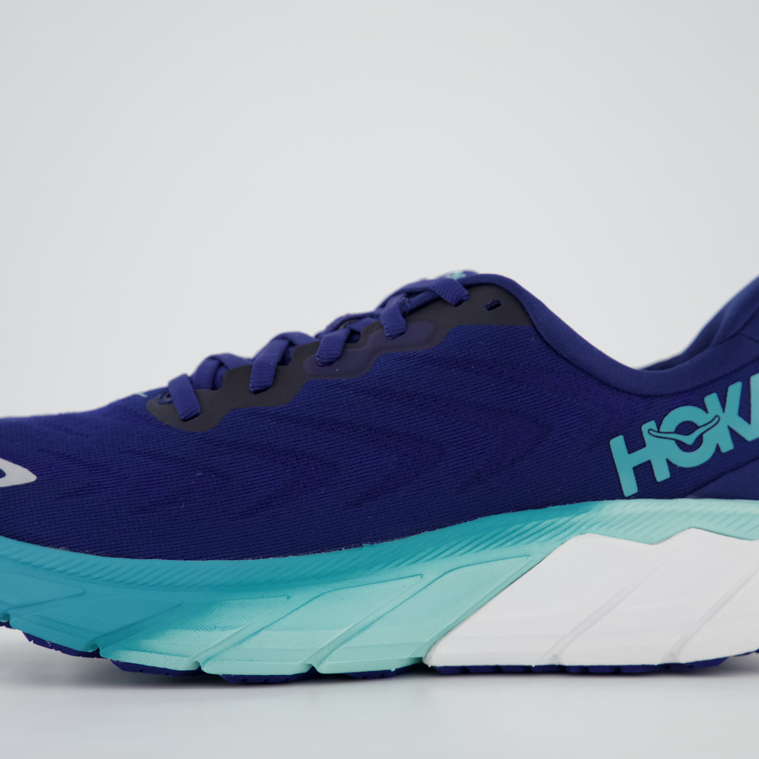 Hoka One One Arahi 6