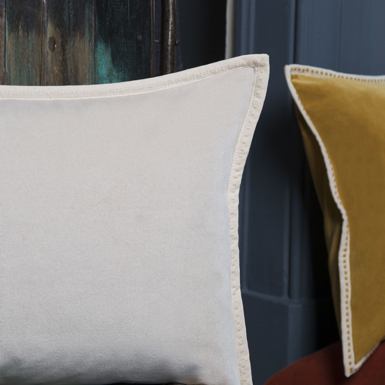 Febronie Housse de coussin velours Ella grège