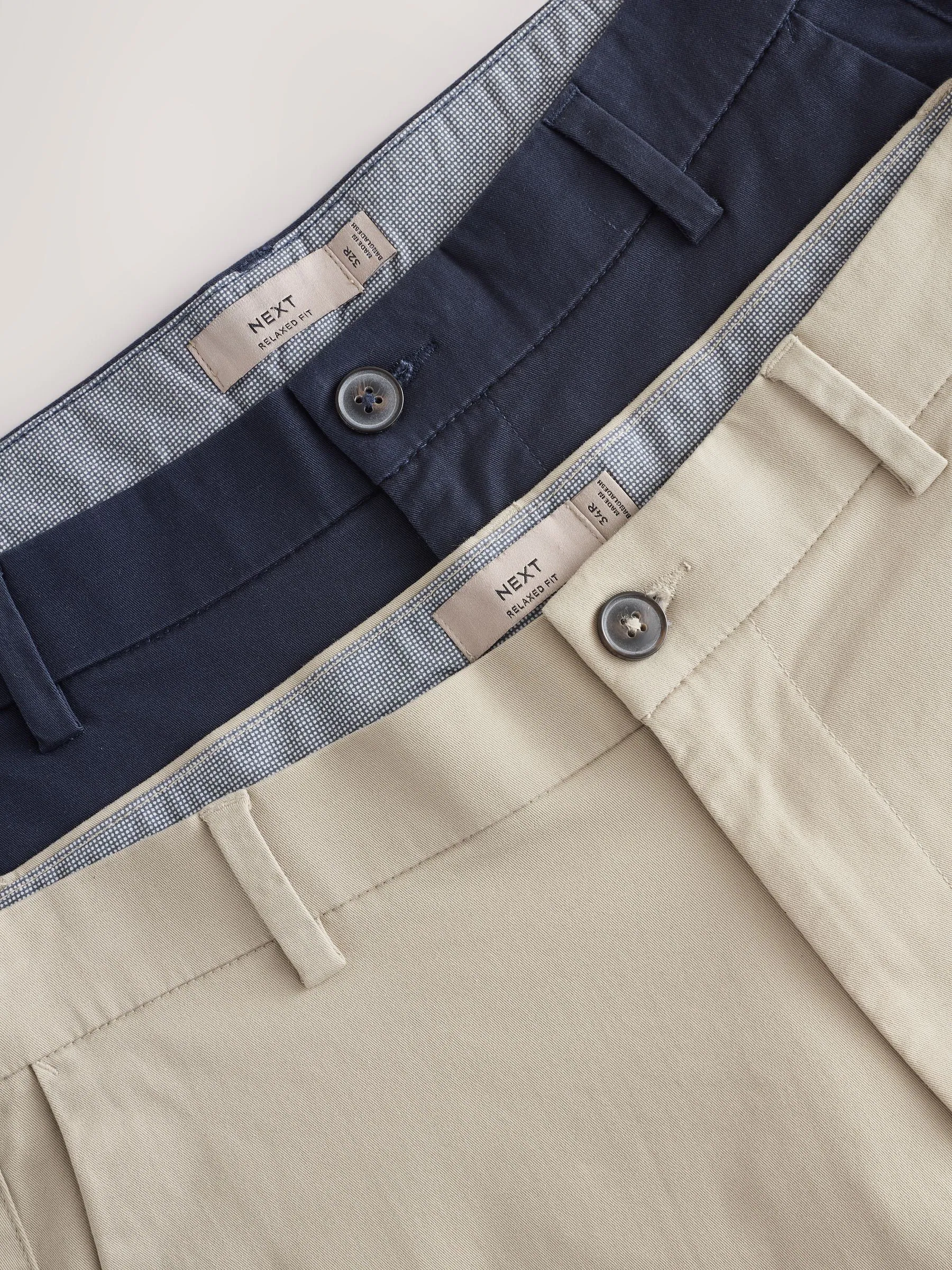 Marineblauw/kiezelkleurig - Ruimvallende pasvorm. - Set van 2 chinoshorts met stretch