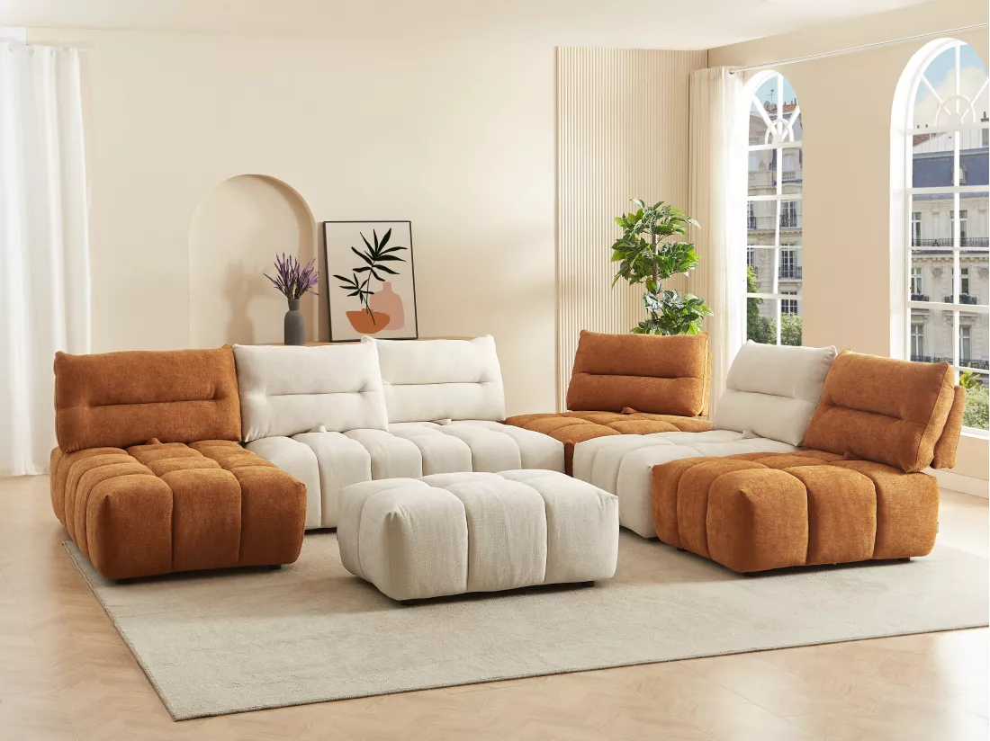 Canapé d'angle panoramique modulable et pouf dossier avance-recule en tissu texturé beige et terracotta APOLIU