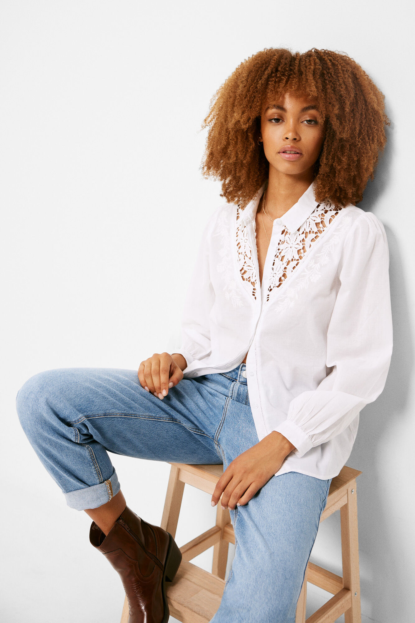 Blusa de renda com flores