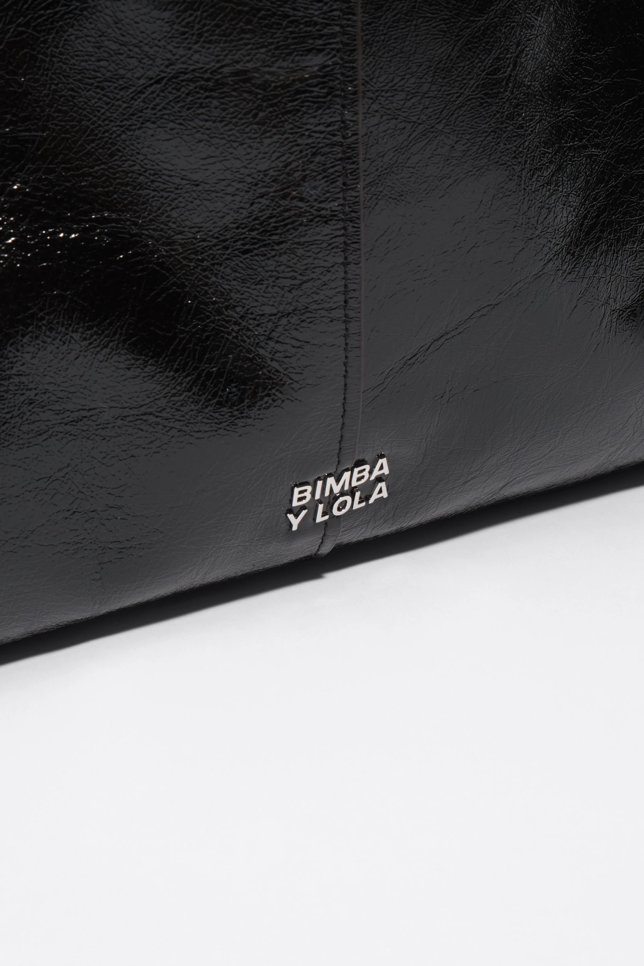 Bolsa maxi shopper de couro preto brilhante
