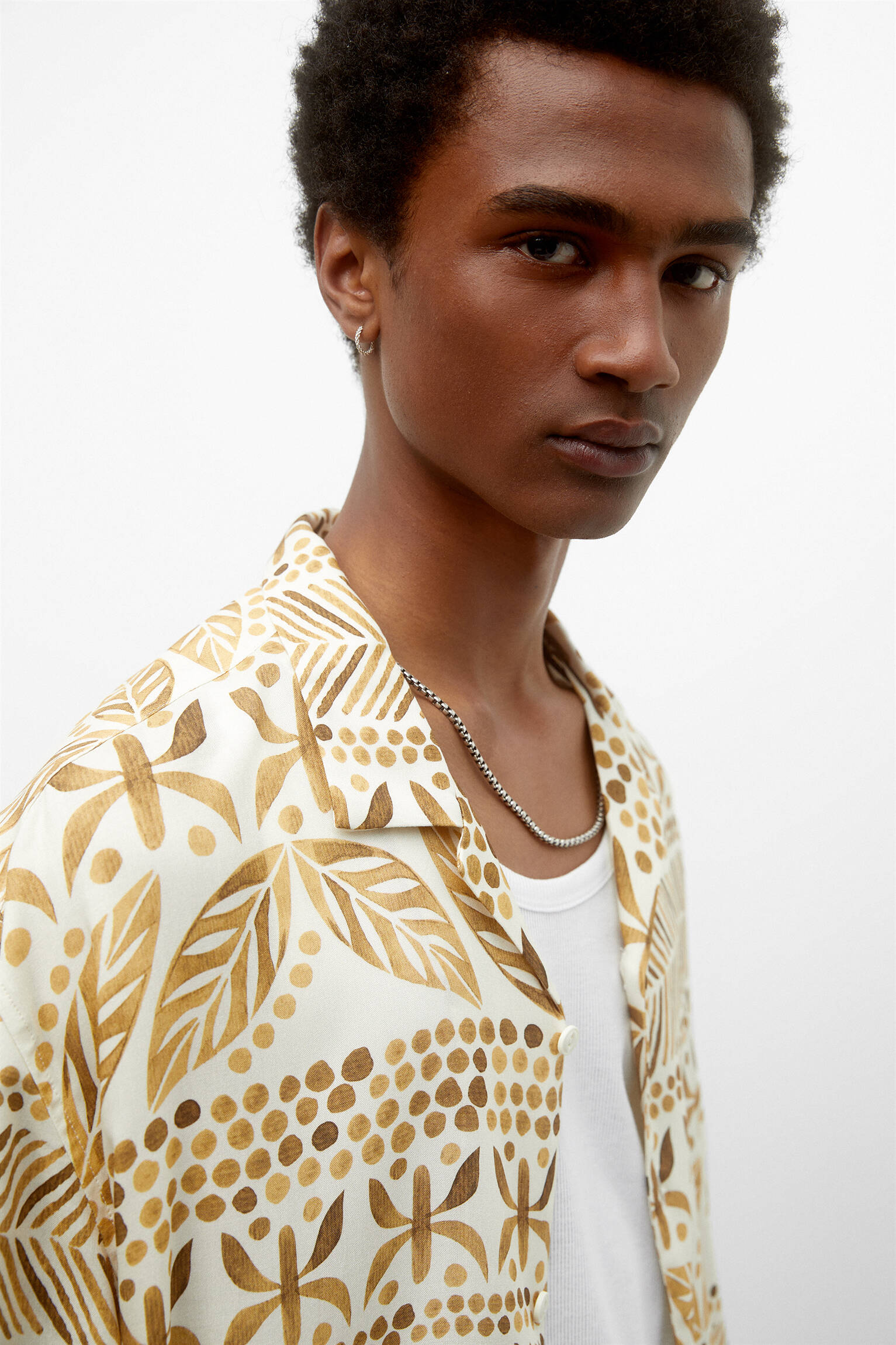 CAMISA DE MANGA CURTA ESTAMPADA - OCRE