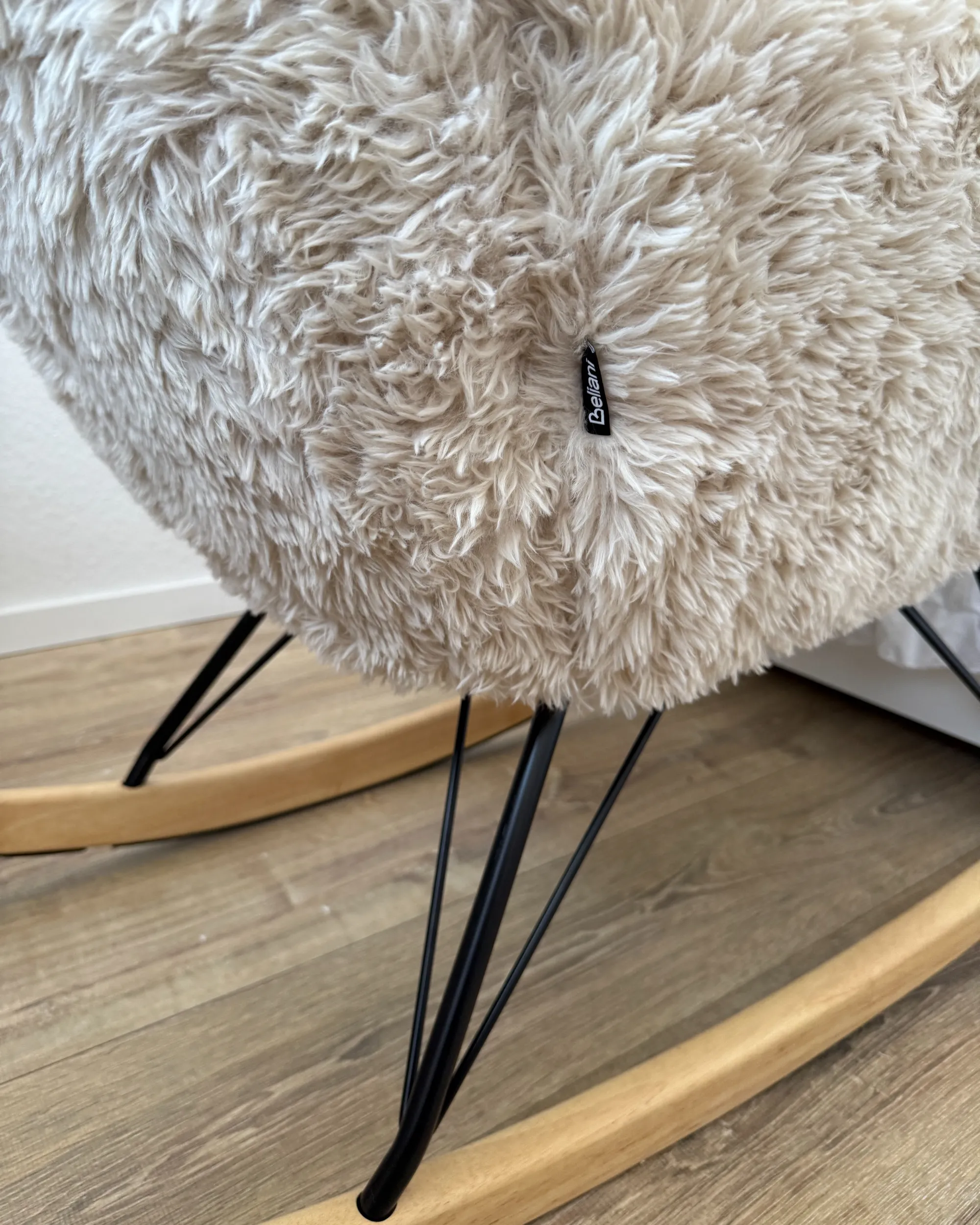 Schommelstoel AKRA Nepbont Lichtbeige