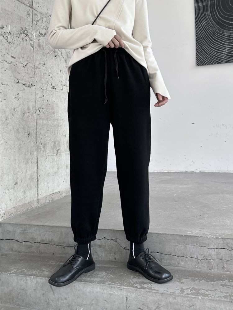SIMPLE BLACK - Effen cropped harembroek met trekkoord in de taille