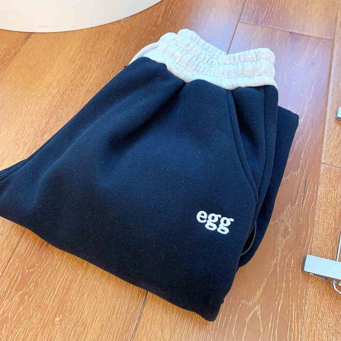 Alhambra - Losse joggingbroek met trekkoord in de taille, geborduurd met contrasterende rand